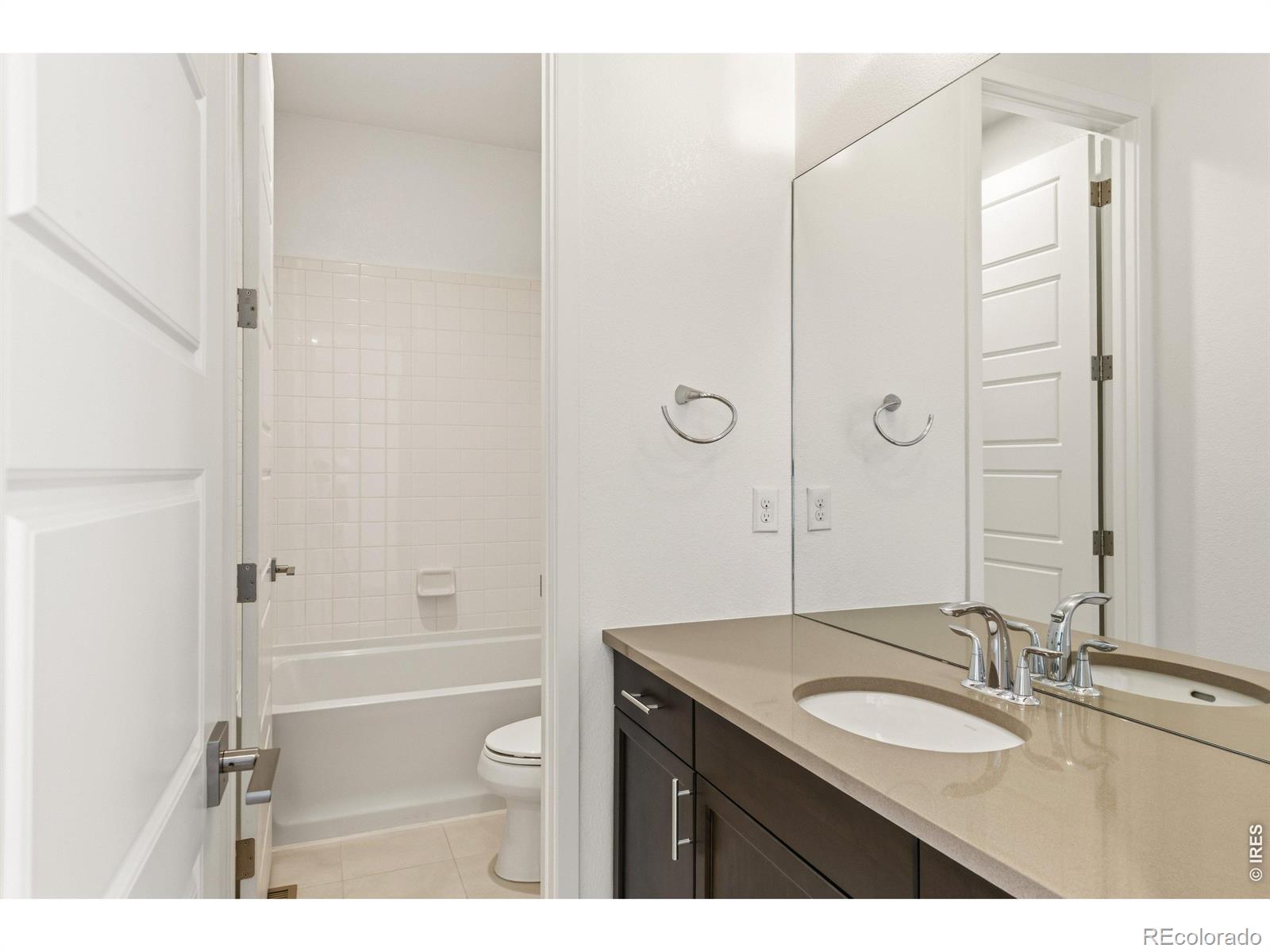 MLS Image #16 for 6121  chester street,denver, Colorado