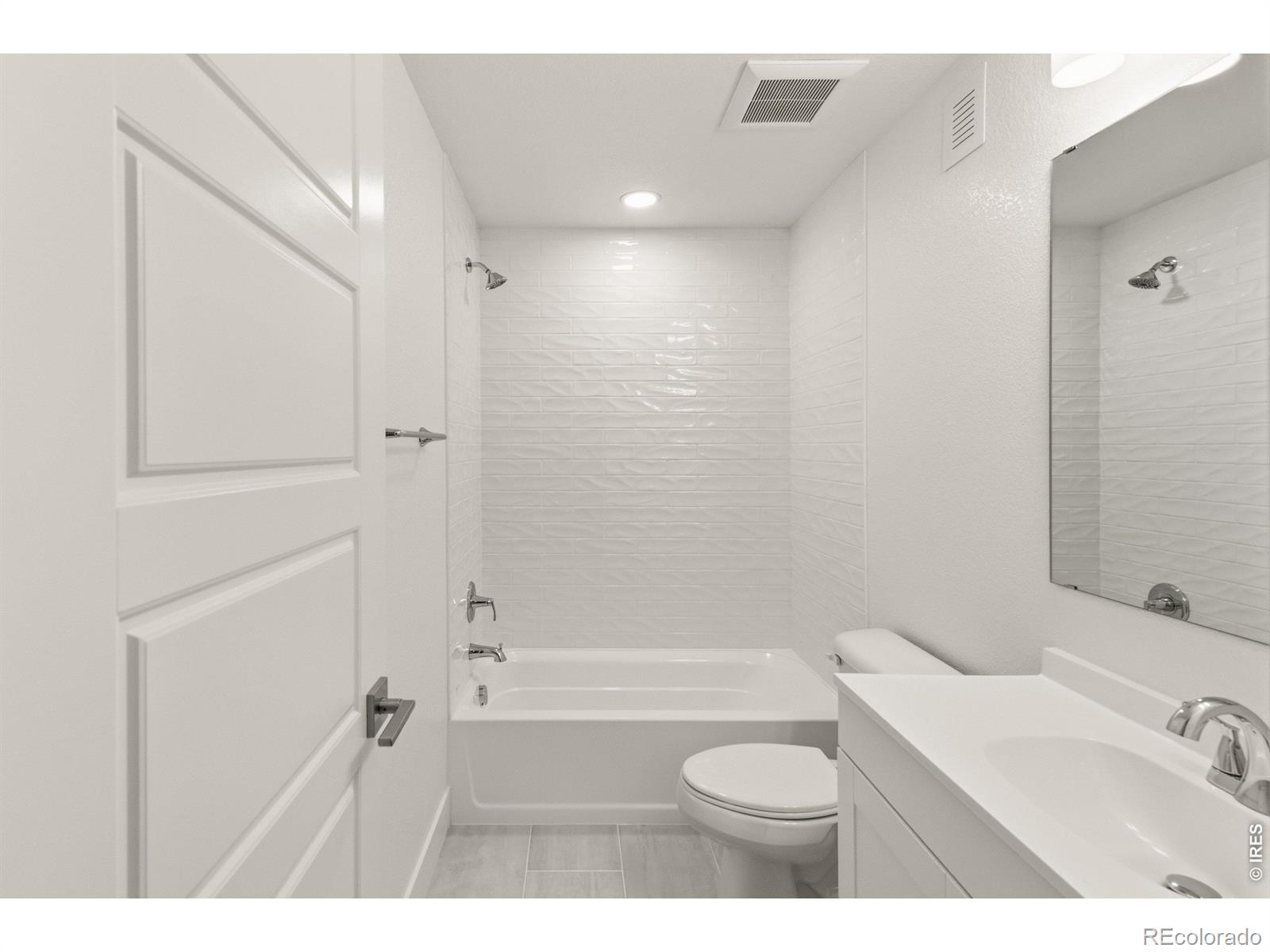 MLS Image #22 for 6121  chester street,denver, Colorado