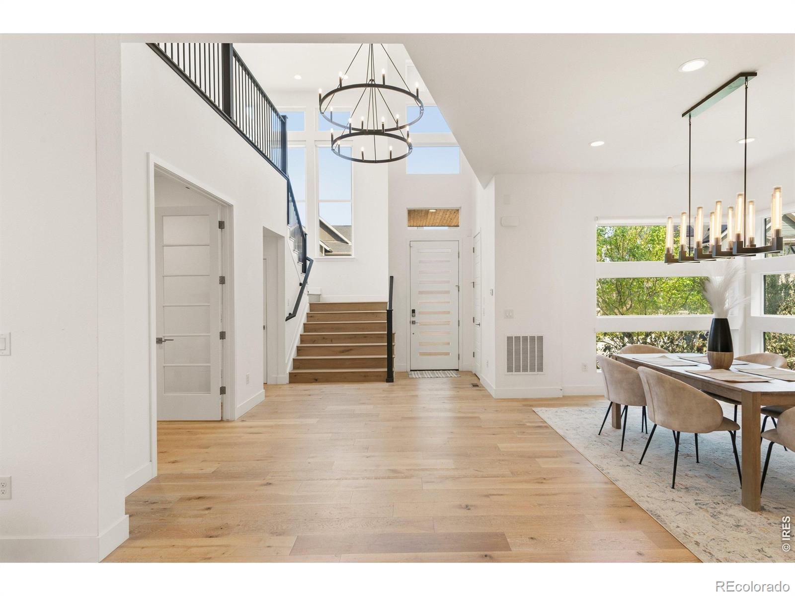 MLS Image #4 for 6121  chester street,denver, Colorado
