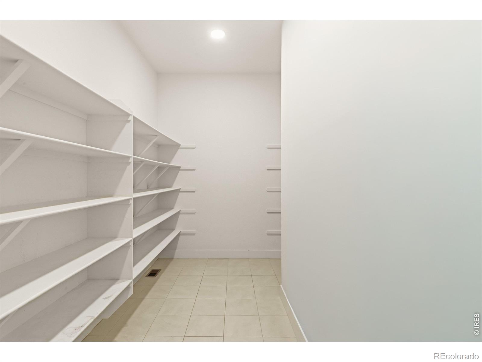 MLS Image #5 for 6121  chester street,denver, Colorado