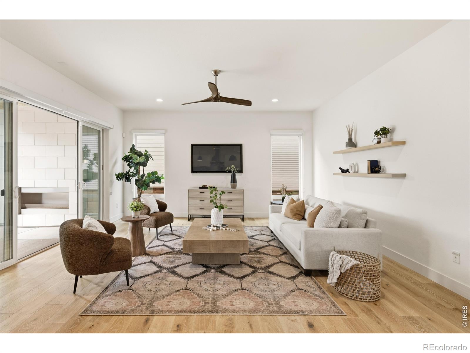 MLS Image #6 for 6121  chester street,denver, Colorado