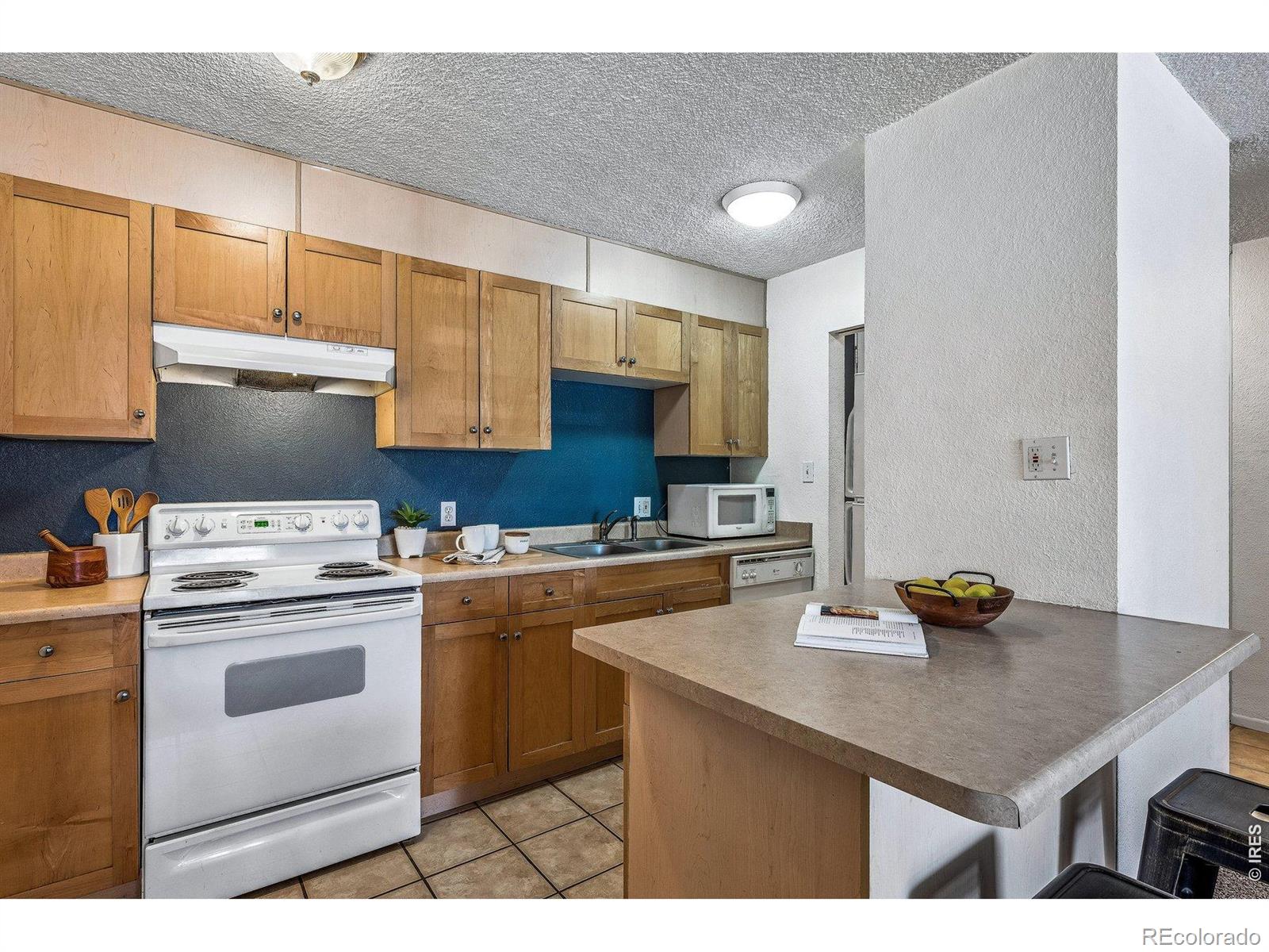 MLS Image #5 for 2500 s york street 213,denver, Colorado
