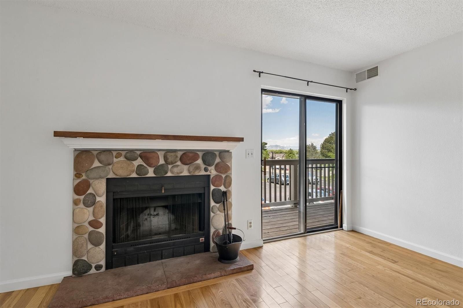 MLS Image #8 for 9662  brentwood way,broomfield, Colorado
