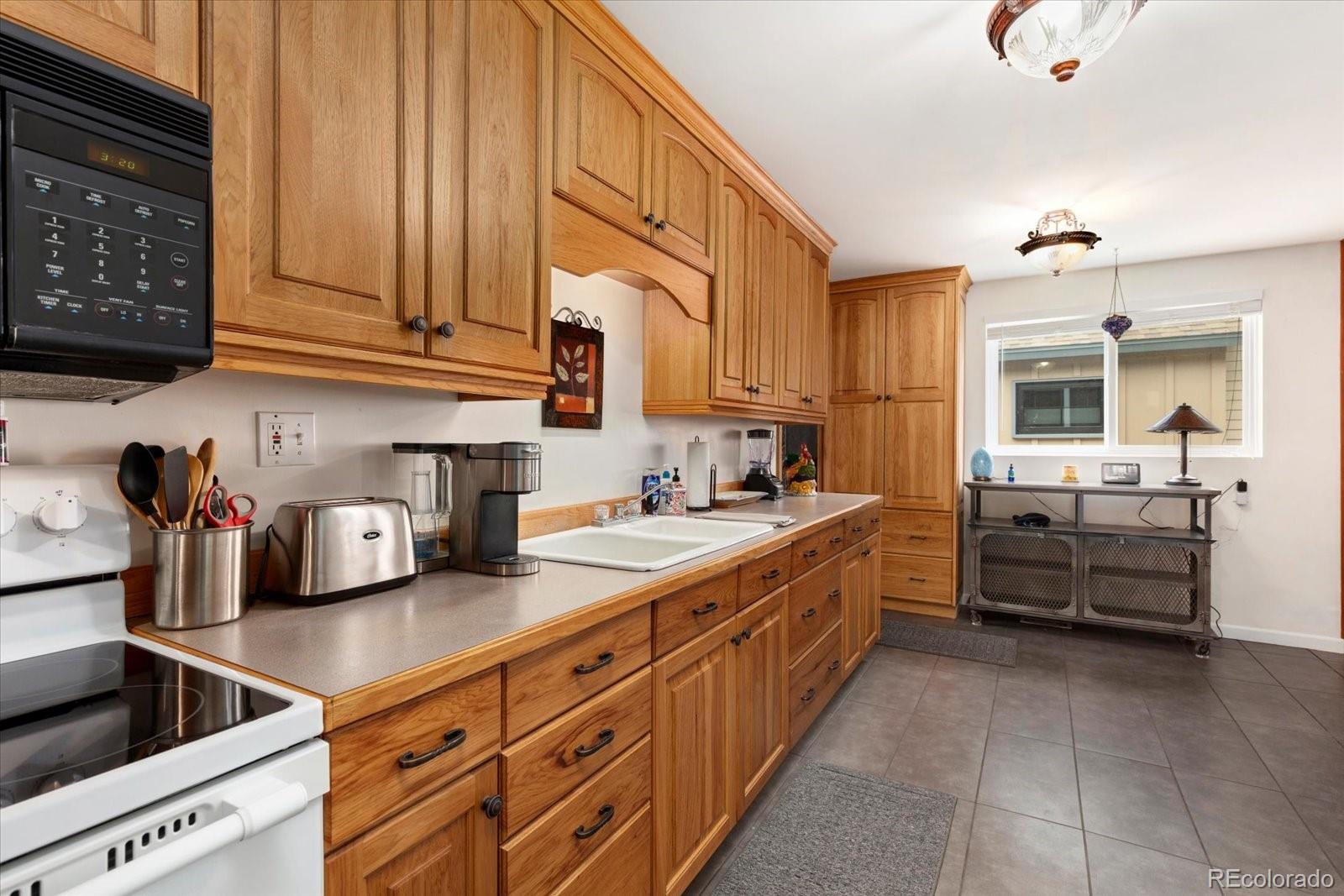 MLS Image #10 for 406  g street,salida, Colorado