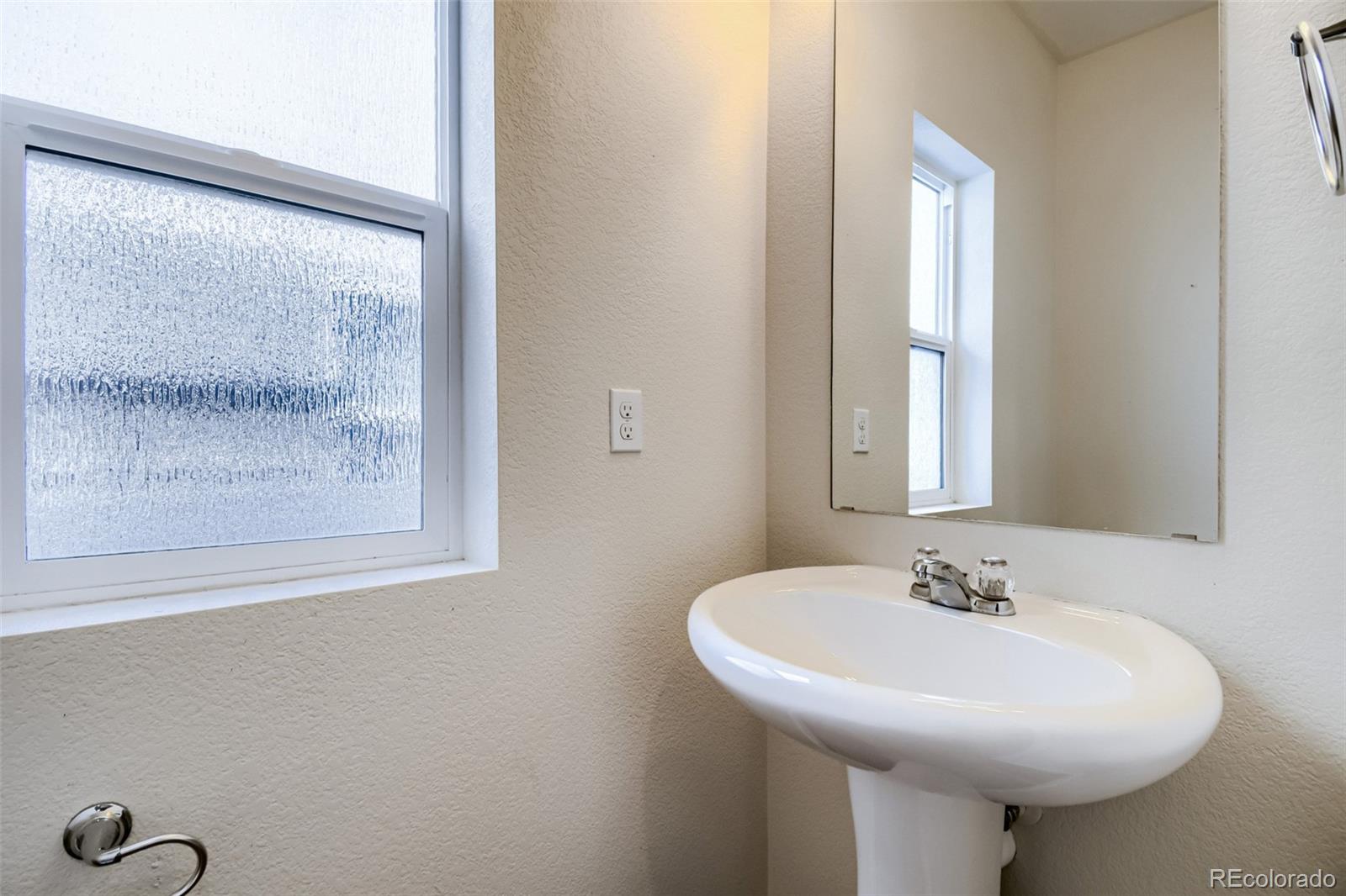 MLS Image #18 for 5560  killarney court,denver, Colorado
