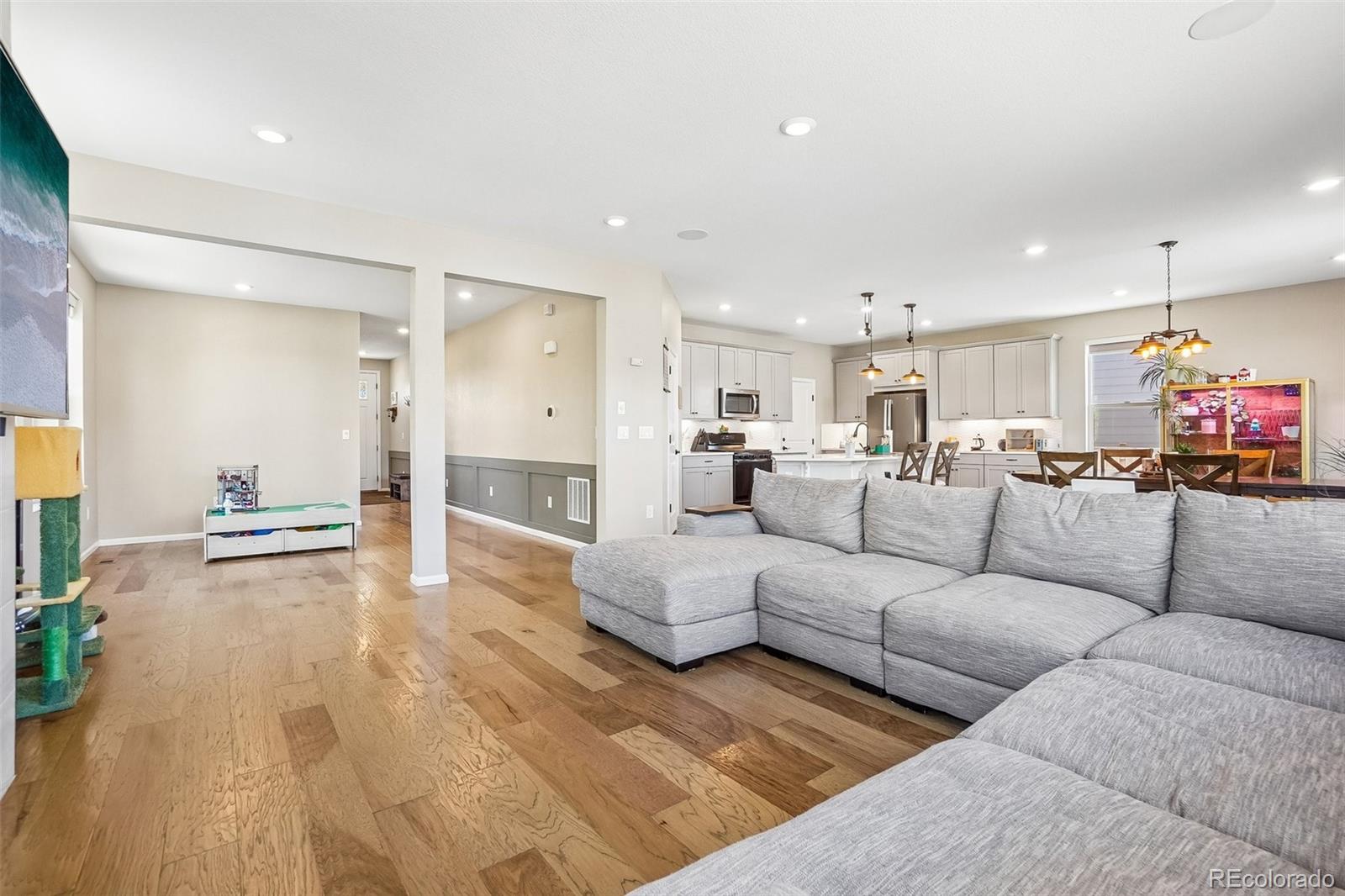 MLS Image #10 for 865 n waterloo circle,aurora, Colorado