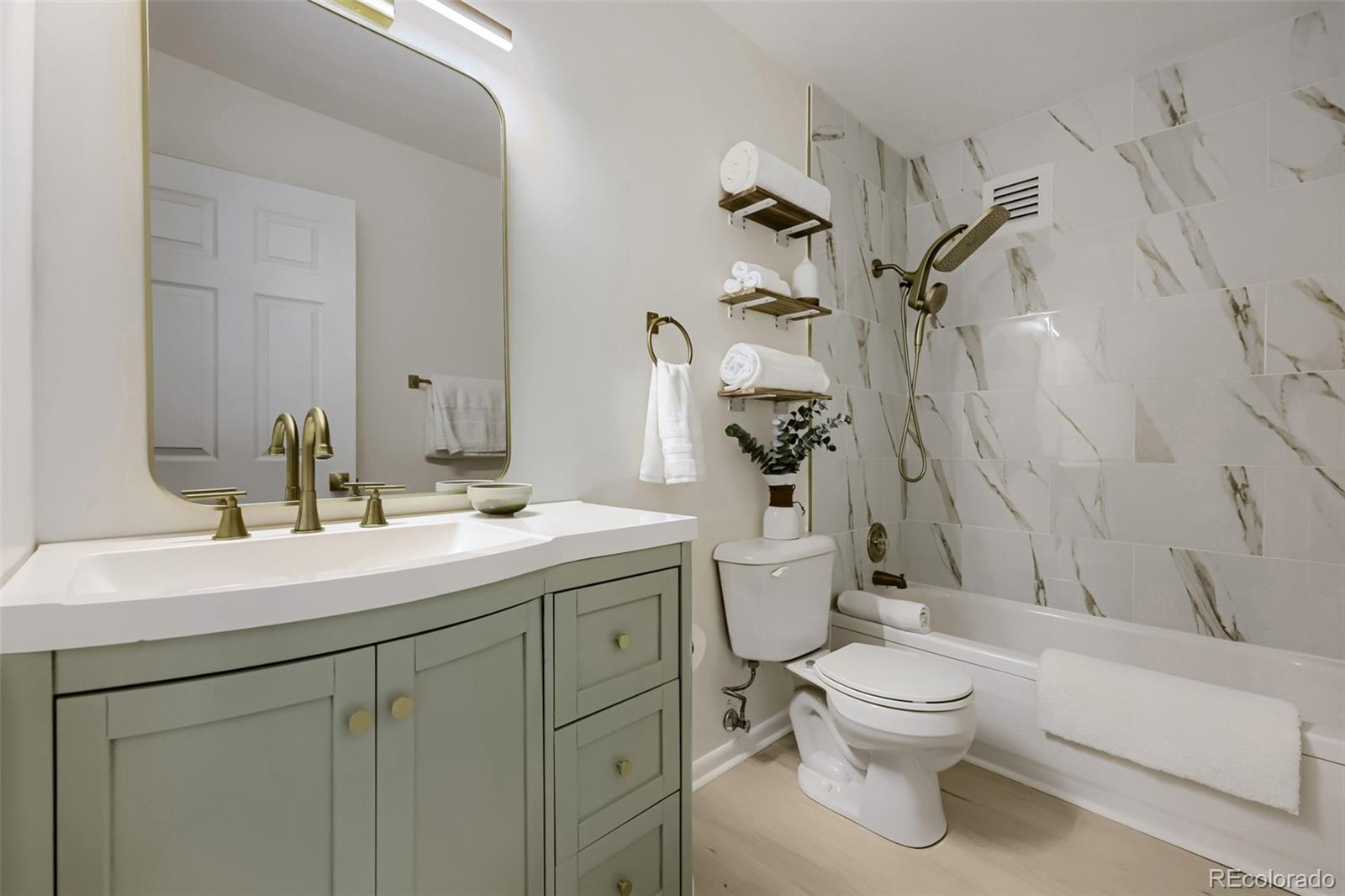 MLS Image #11 for 705 s clinton street,denver, Colorado