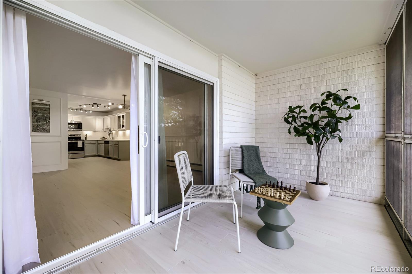 MLS Image #17 for 705 s clinton street,denver, Colorado