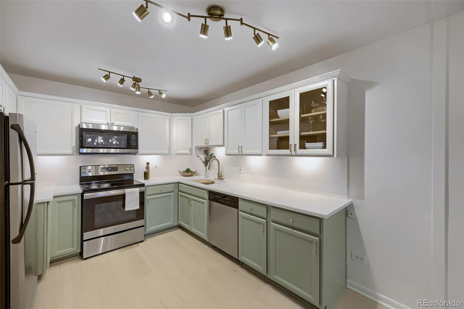 MLS Image #4 for 705 s clinton street,denver, Colorado