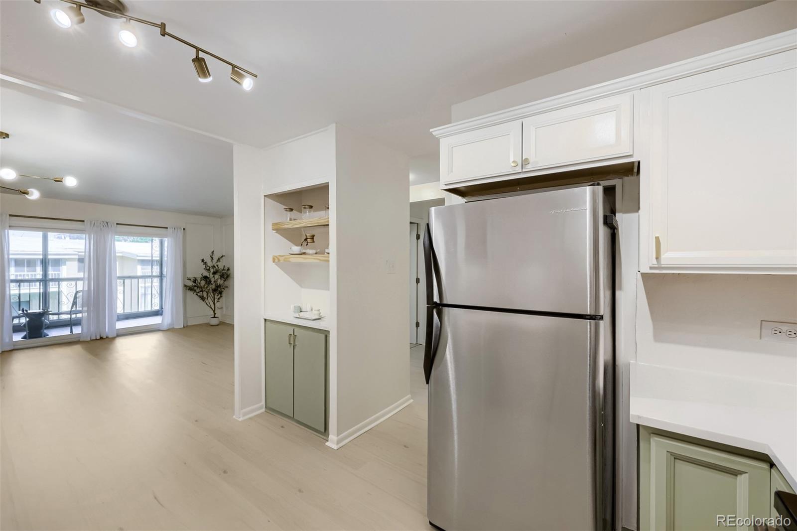 MLS Image #7 for 705 s clinton street,denver, Colorado