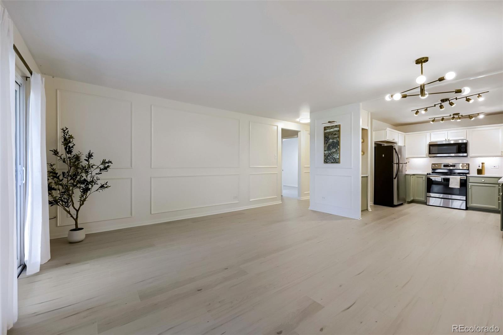 MLS Image #8 for 705 s clinton street,denver, Colorado