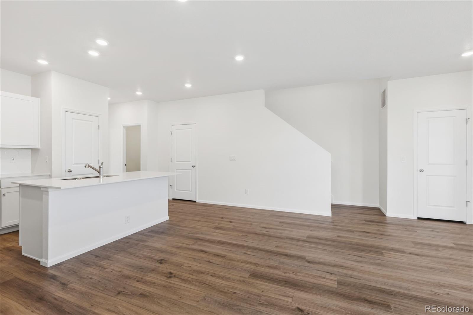 MLS Image #10 for 24246 e 53rd drive,aurora, Colorado