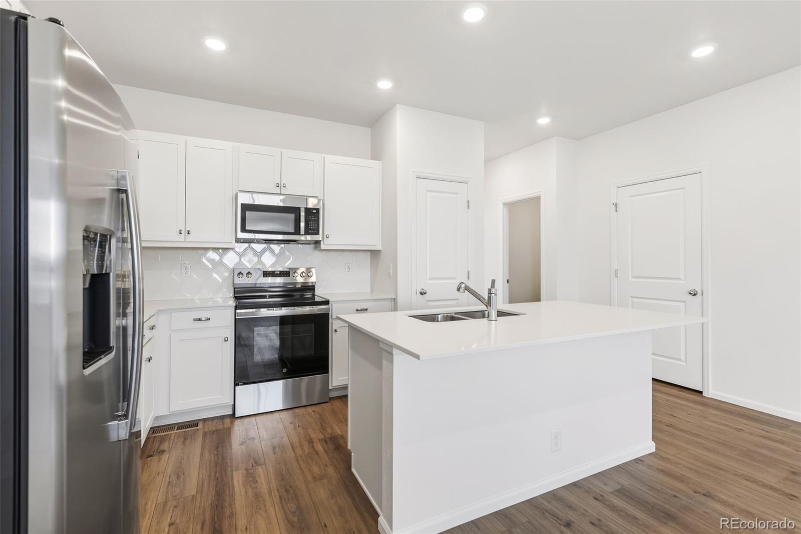 MLS Image #11 for 24246 e 53rd drive,aurora, Colorado