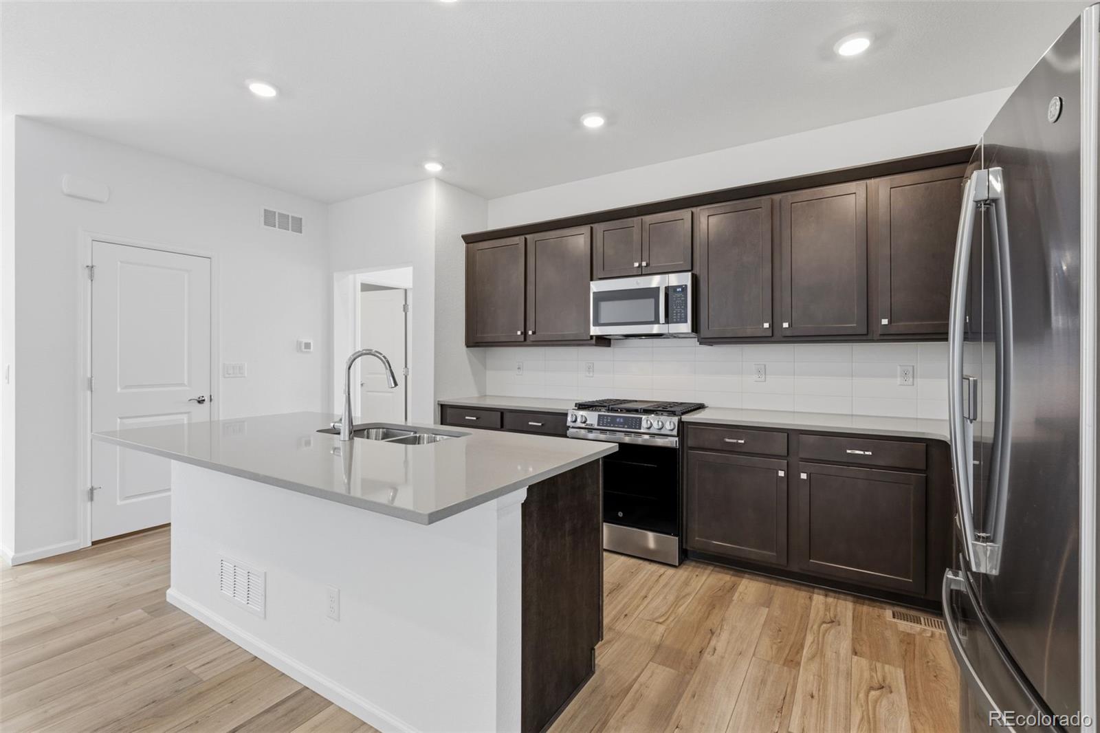 MLS Image #10 for 21303 e 63rd drive,aurora, Colorado