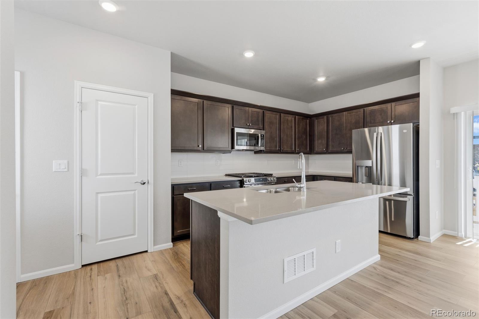 MLS Image #11 for 21051 e 63rd drive,aurora, Colorado