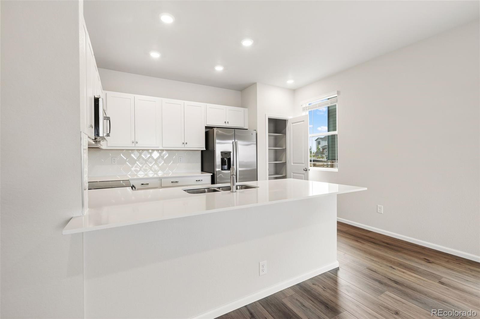 MLS Image #10 for 24226 e 53rd drive,aurora, Colorado