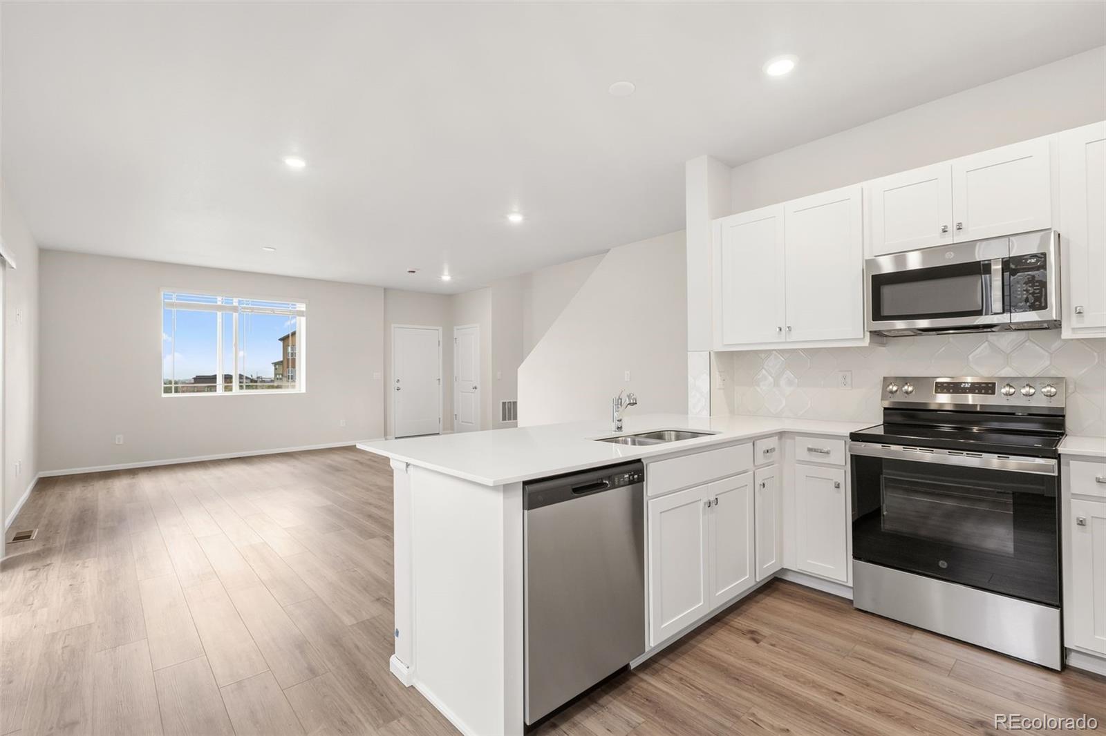 MLS Image #6 for 24226 e 53rd drive,aurora, Colorado