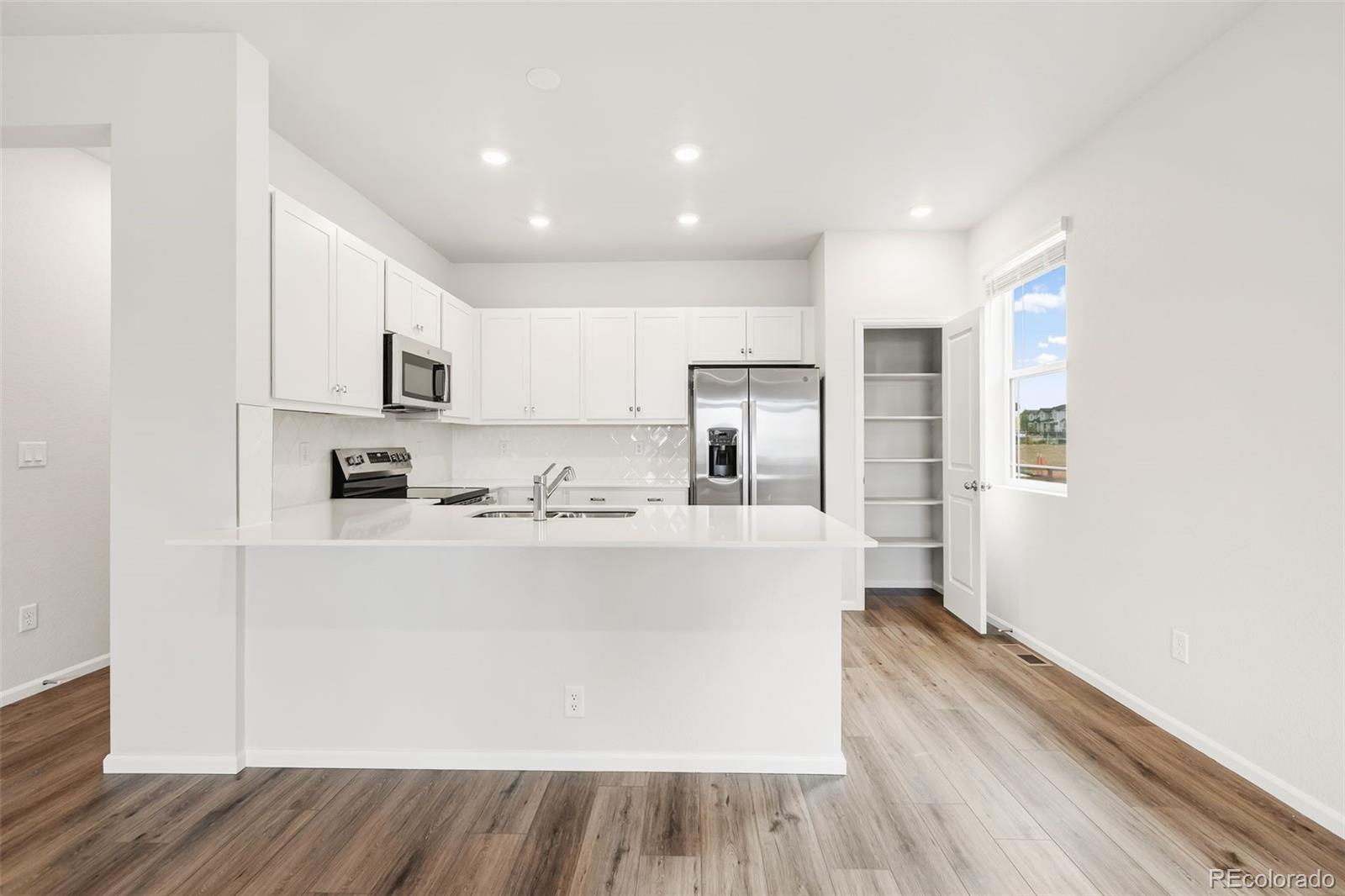MLS Image #8 for 24226 e 53rd drive,aurora, Colorado