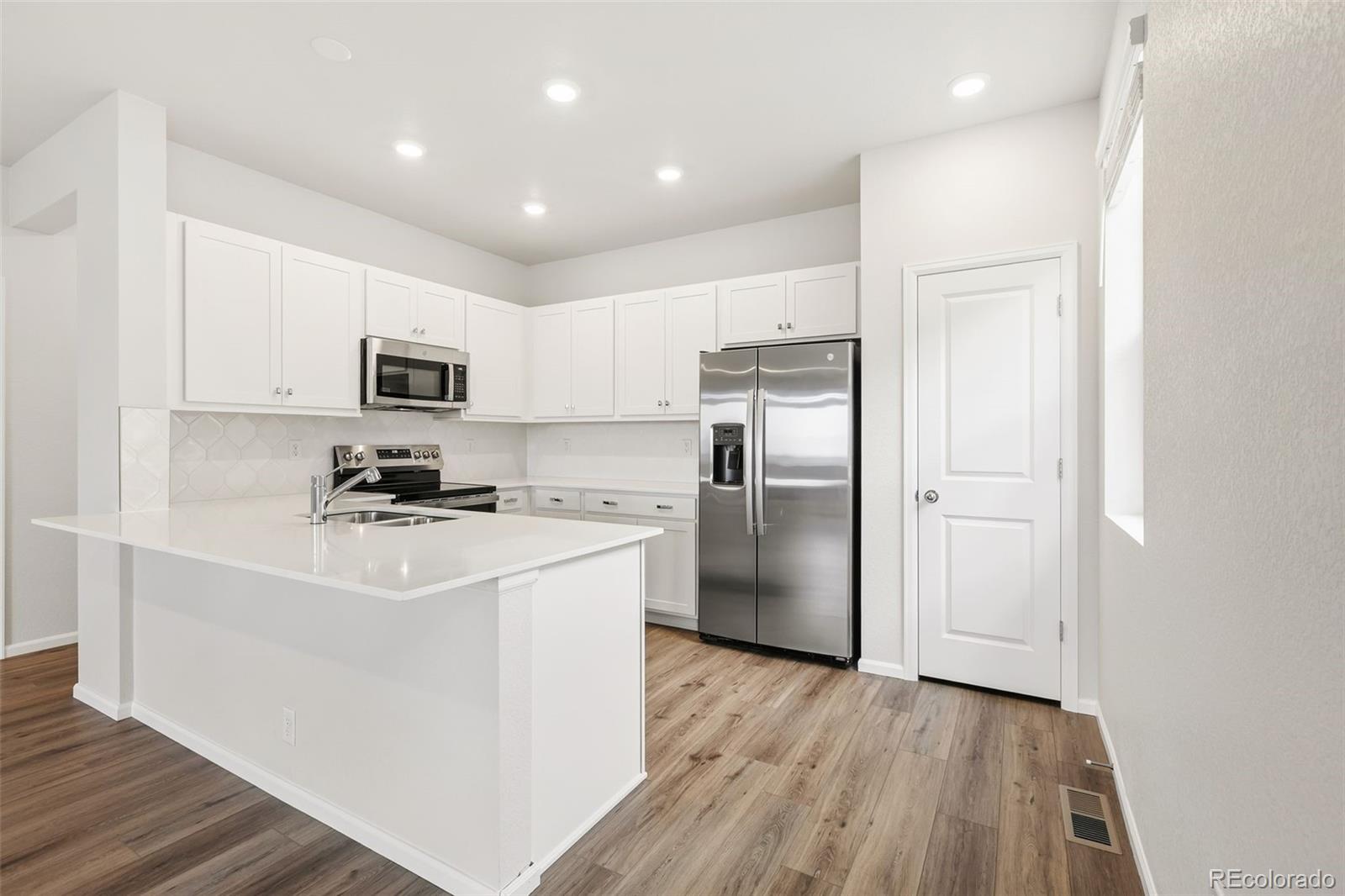 MLS Image #9 for 24226 e 53rd drive,aurora, Colorado