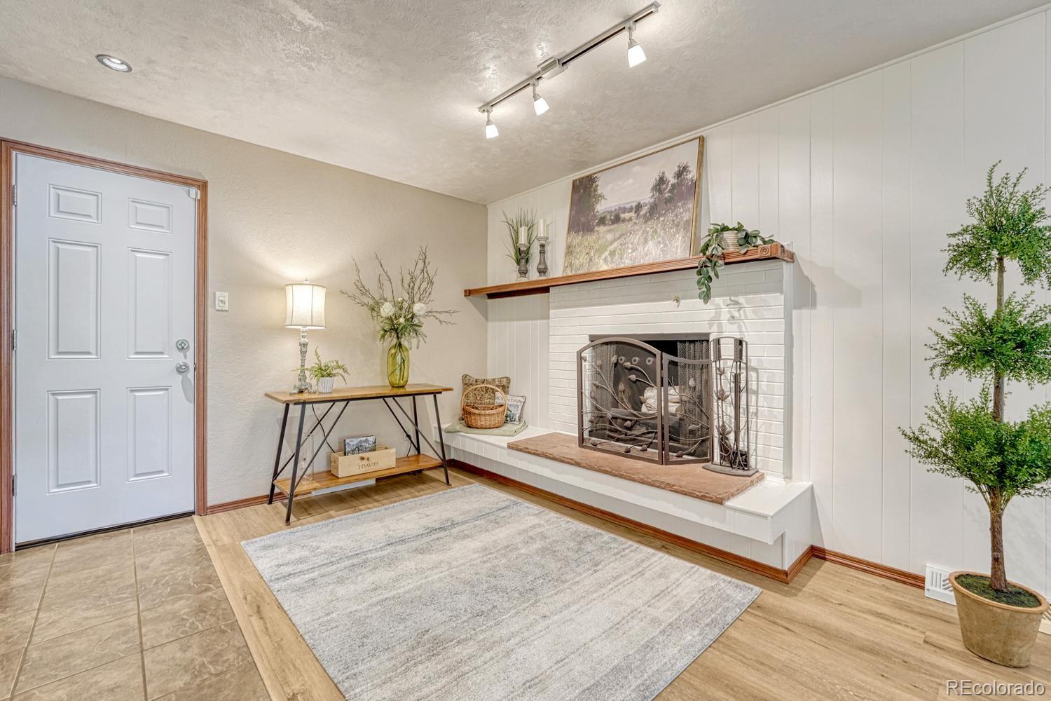 MLS Image #11 for 6904 e villanova place,denver, Colorado