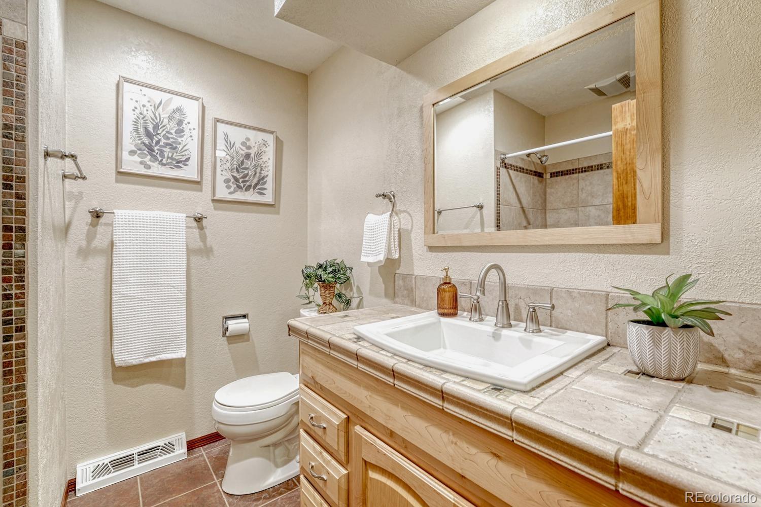 MLS Image #19 for 6904 e villanova place,denver, Colorado