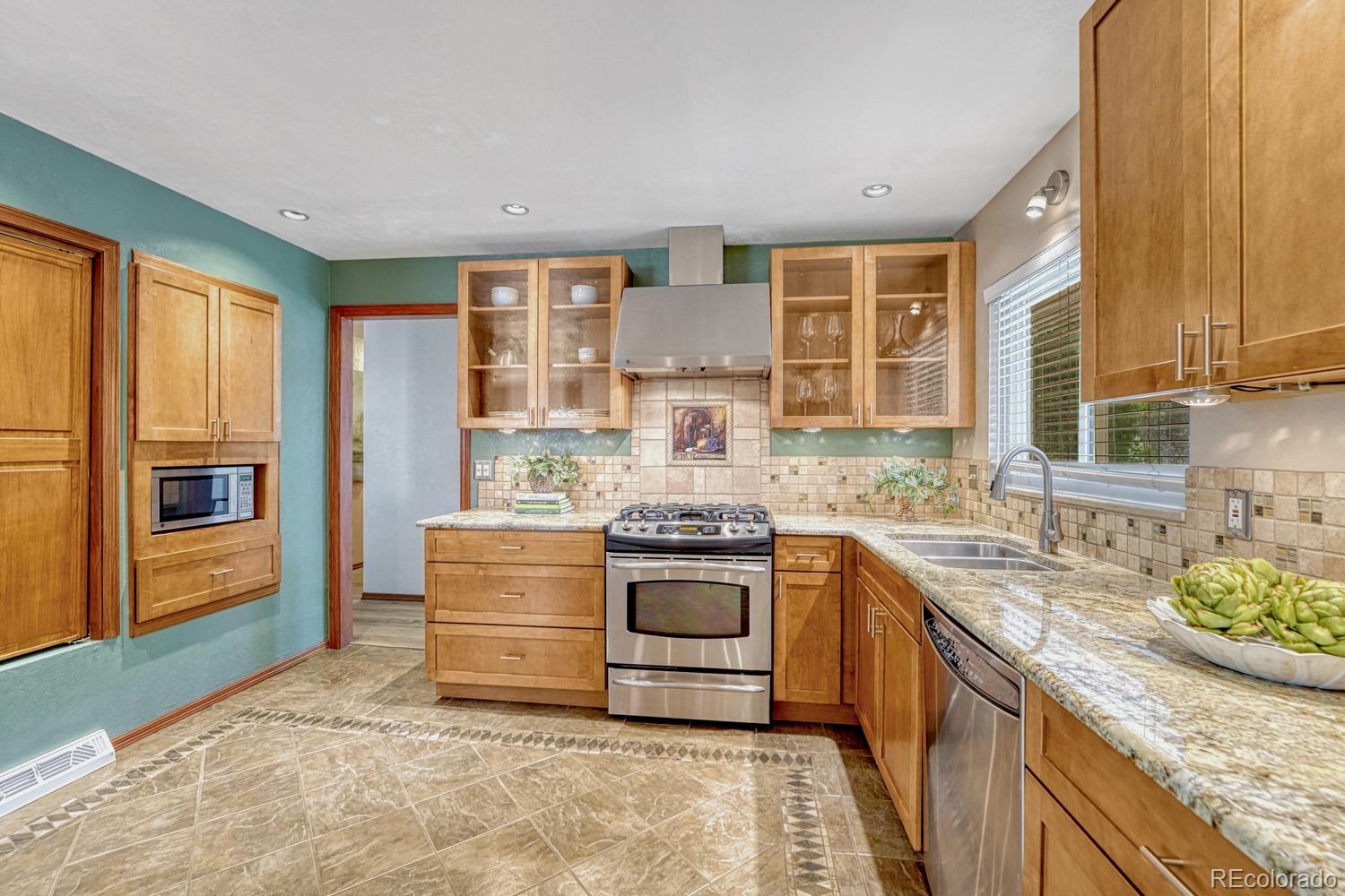 MLS Image #6 for 6904 e villanova place,denver, Colorado