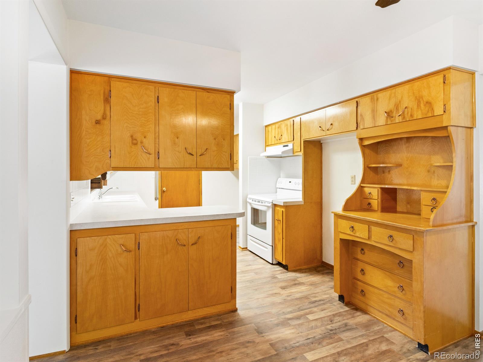 MLS Image #11 for 820  10th street,berthoud, Colorado