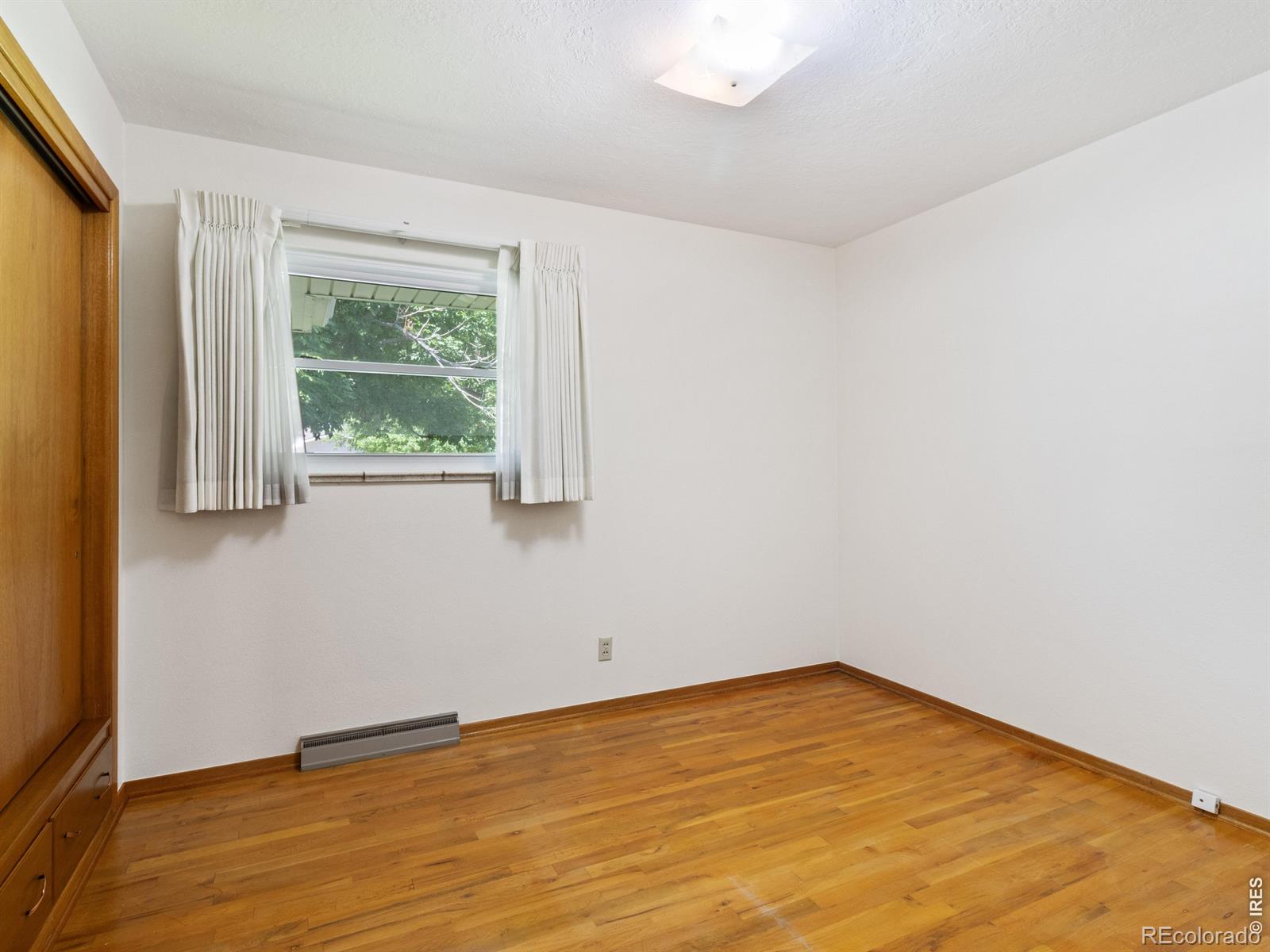 MLS Image #15 for 820  10th street,berthoud, Colorado