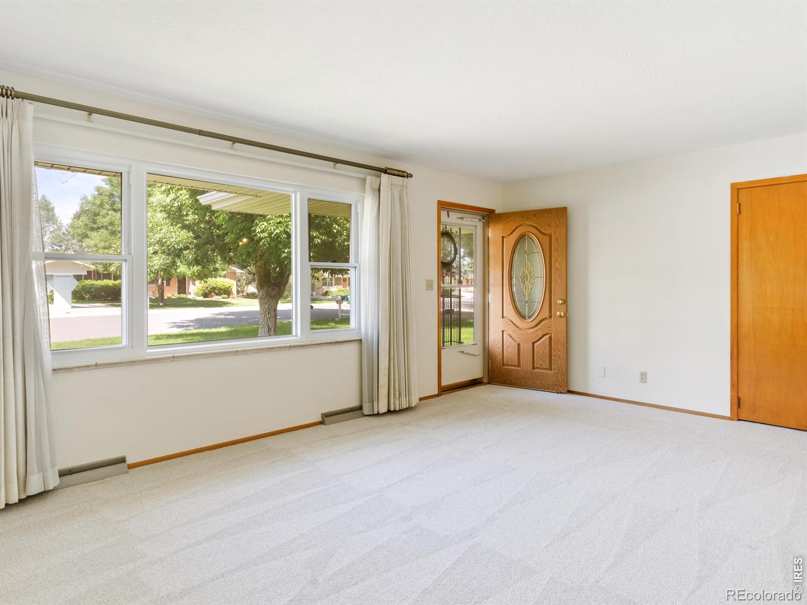 MLS Image #5 for 820  10th street,berthoud, Colorado