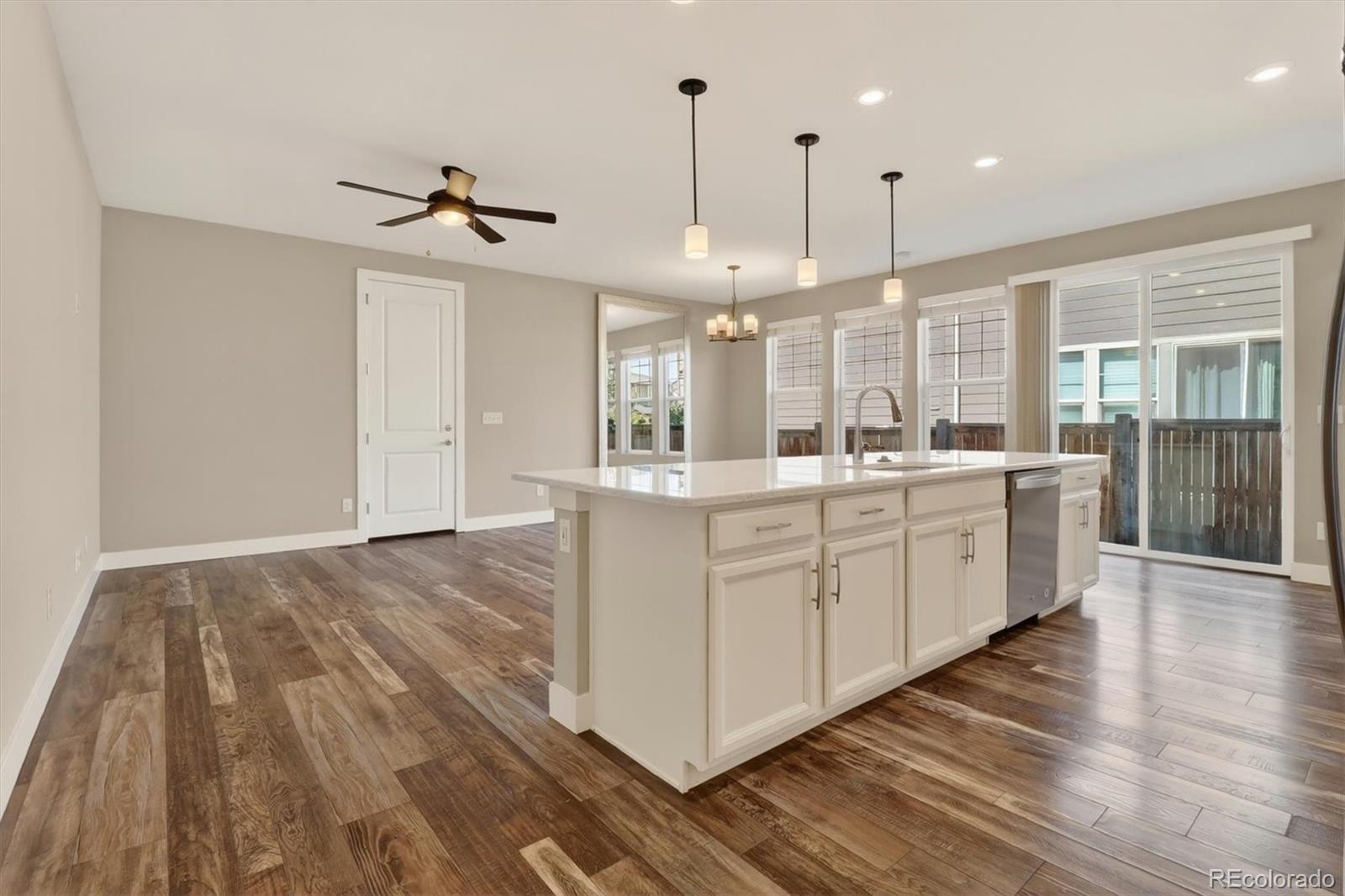 MLS Image #11 for 11390 e 26th avenue,aurora, Colorado
