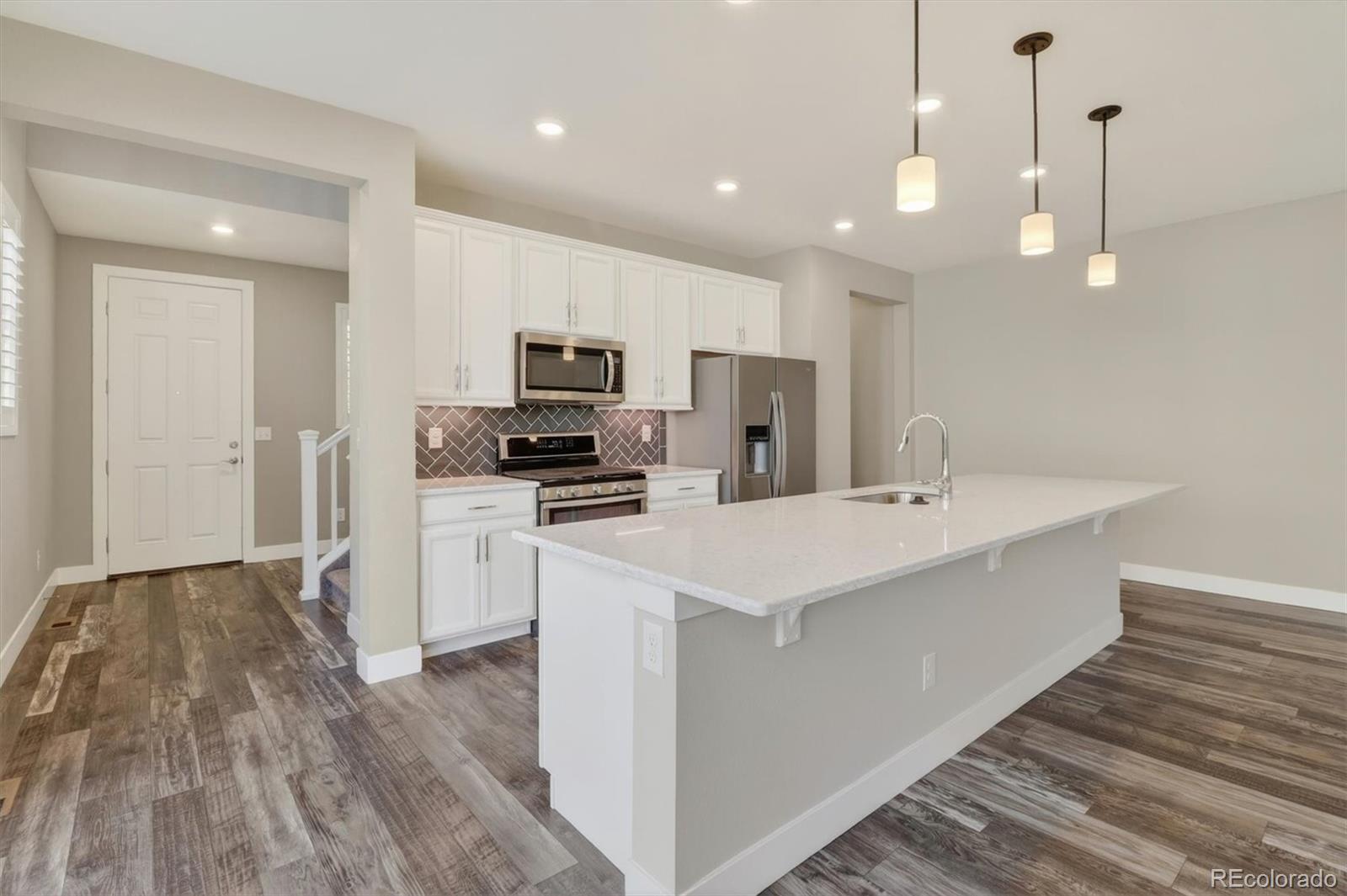 MLS Image #13 for 11390 e 26th avenue,aurora, Colorado