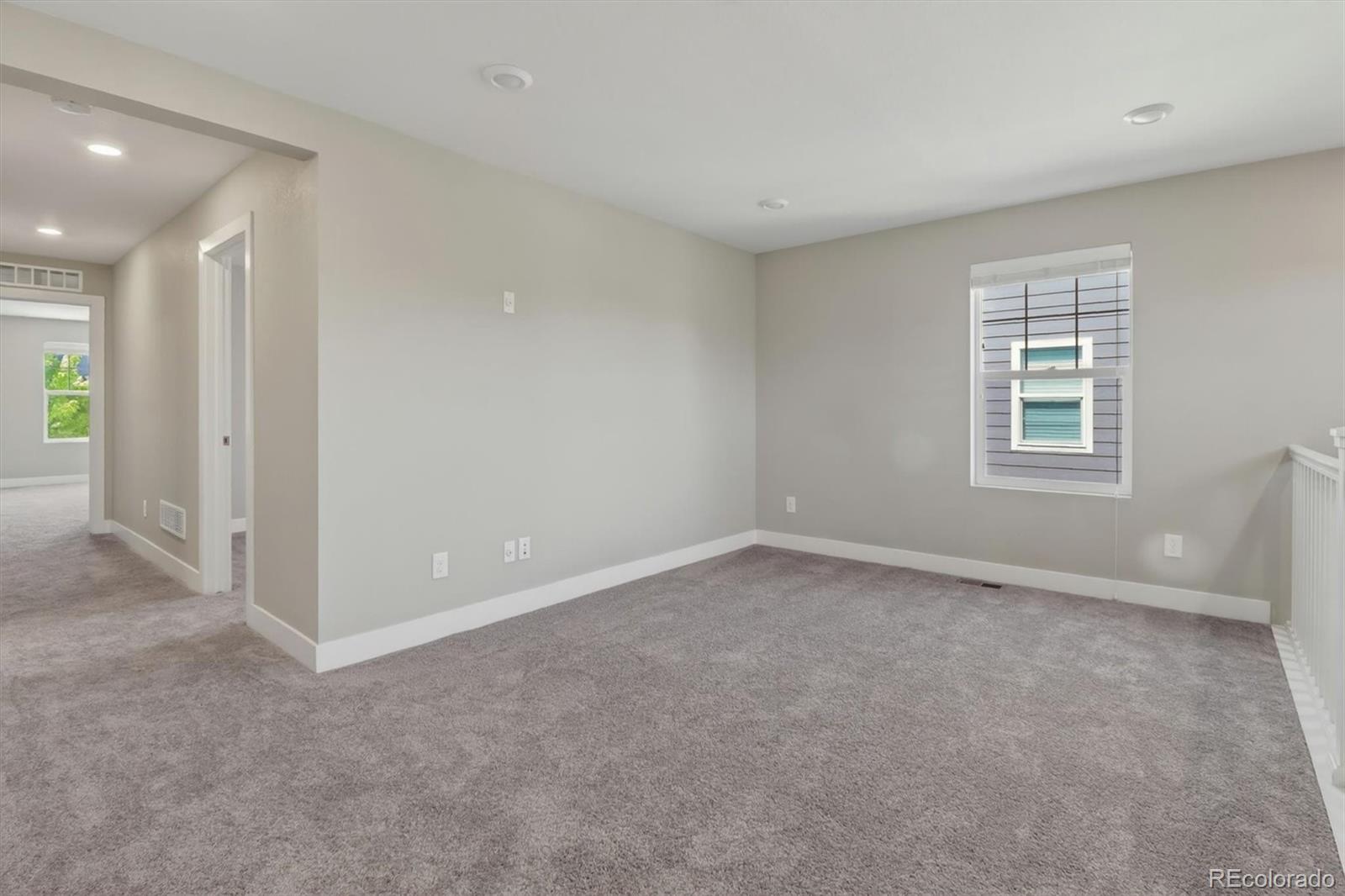MLS Image #16 for 11390 e 26th avenue,aurora, Colorado