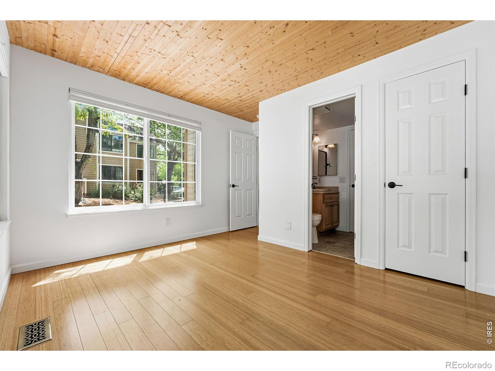 MLS Image #13 for 4827  white rock 6-a circle,boulder, Colorado