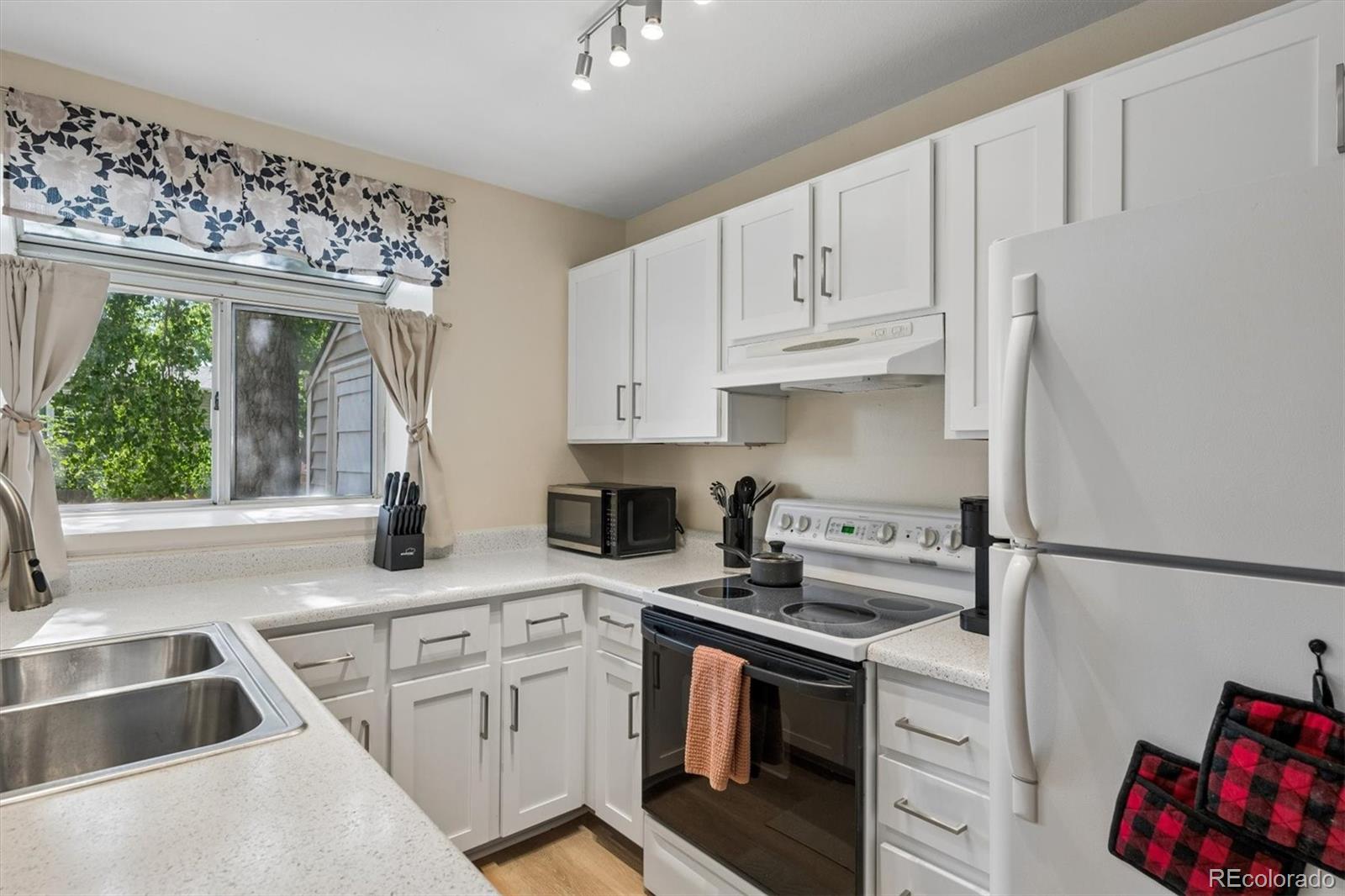 MLS Image #4 for 4011 e 94th avenue,denver, Colorado