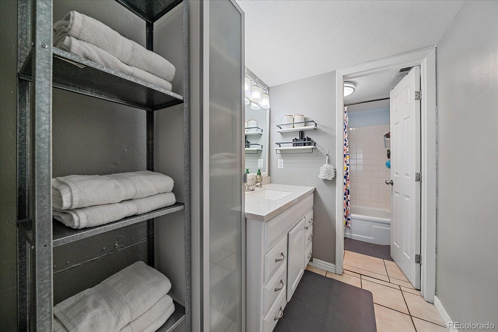 MLS Image #19 for 2525 s dayton way,denver, Colorado