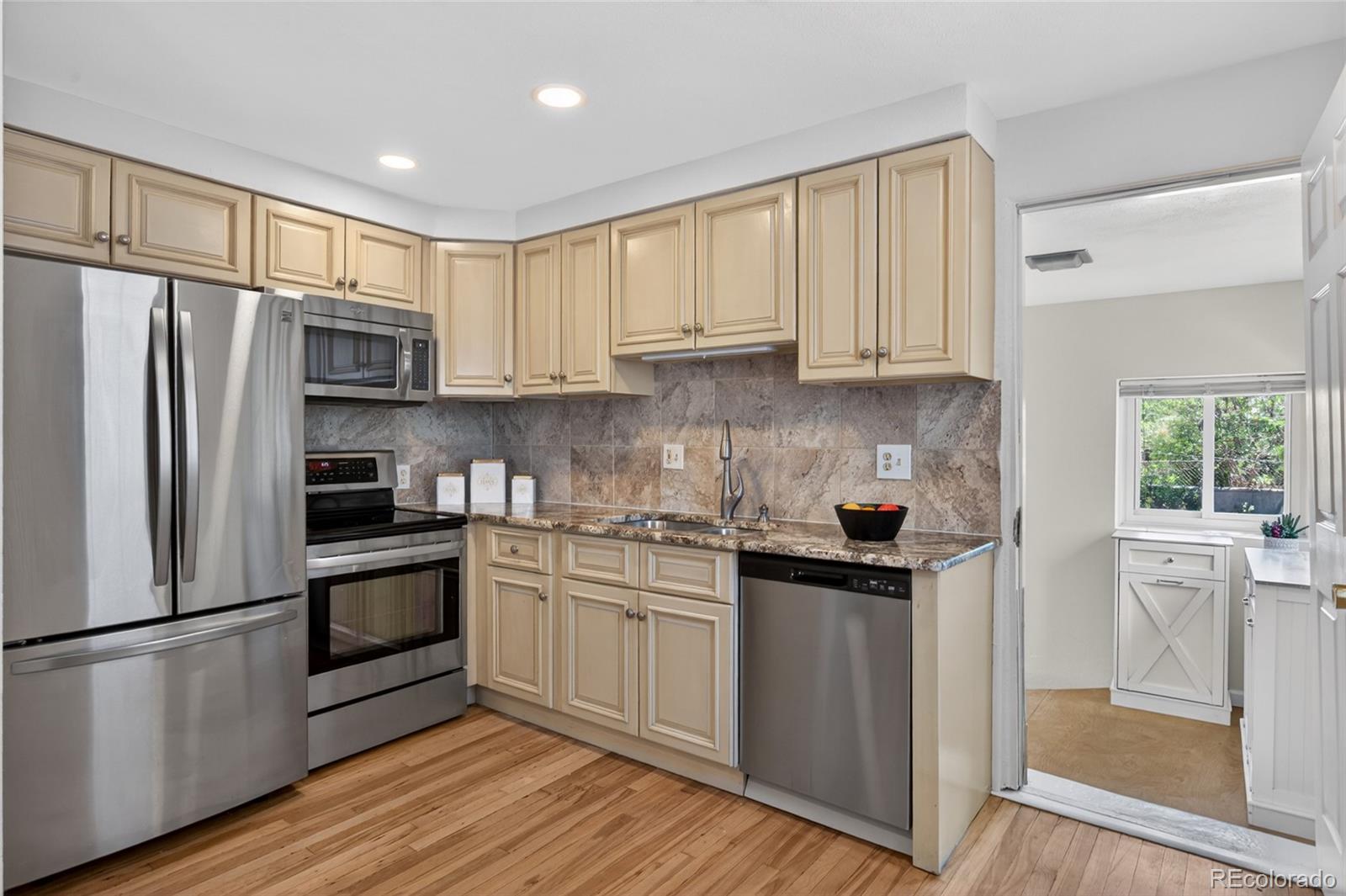 MLS Image #16 for 1380  poplar street,denver, Colorado