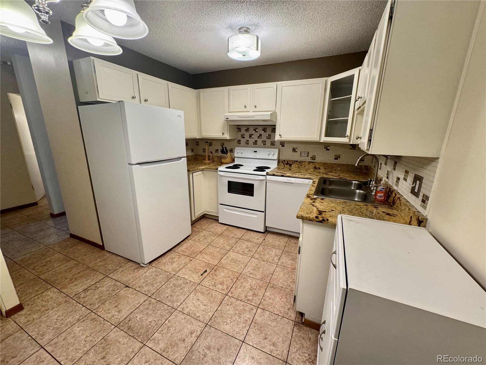 MLS Image #4 for 585 s alton way,denver, Colorado
