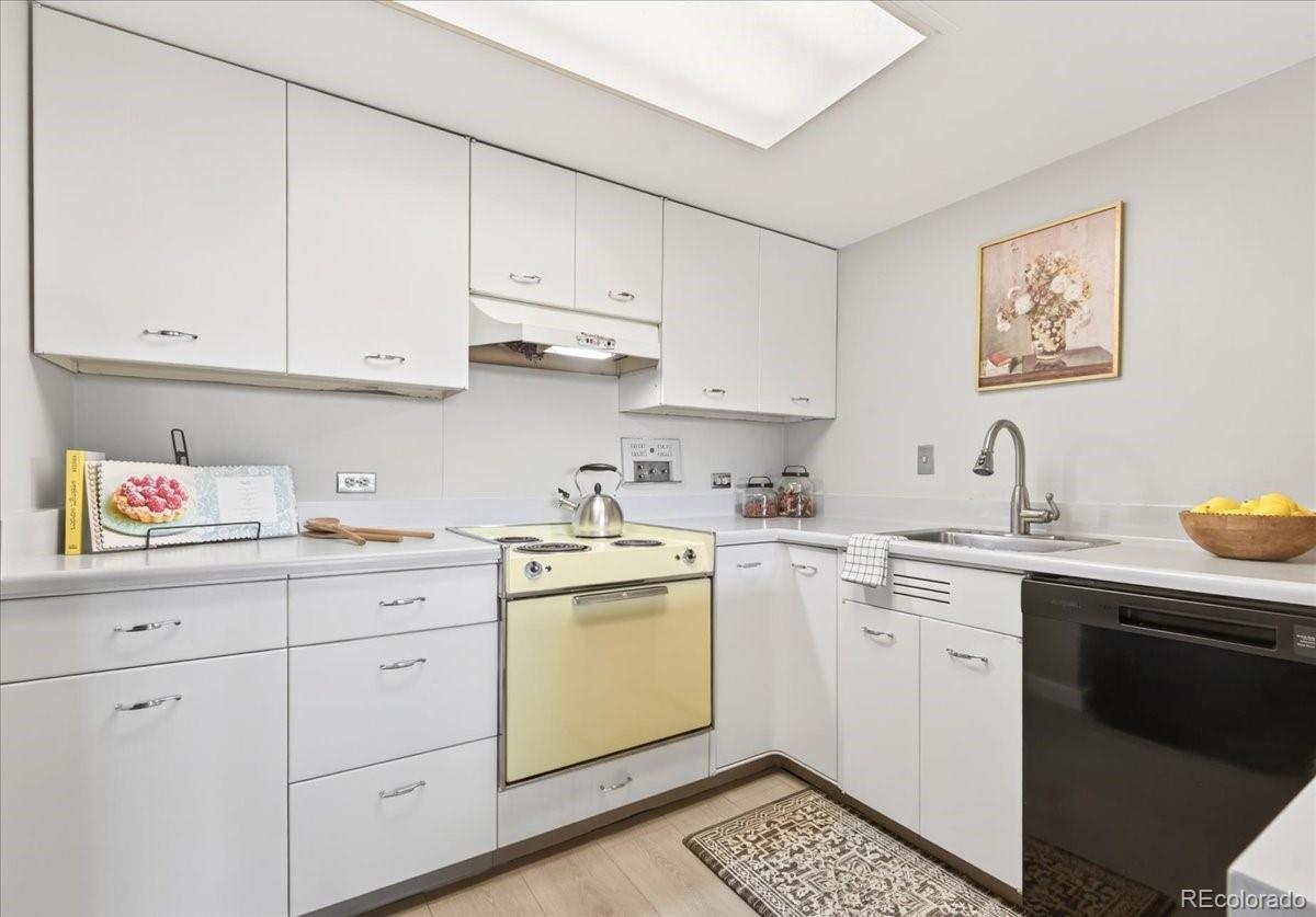 MLS Image #7 for 888 n logan street 10d,denver, Colorado