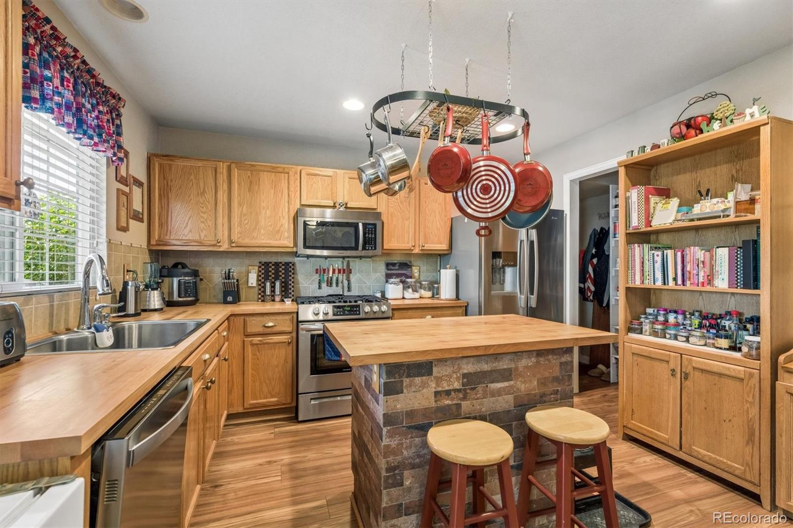 MLS Image #10 for 10140  fairfax court,denver, Colorado