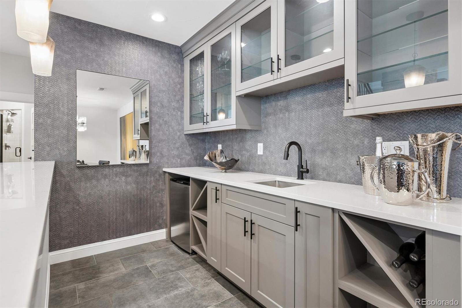 MLS Image #33 for 516 s high street,denver, Colorado
