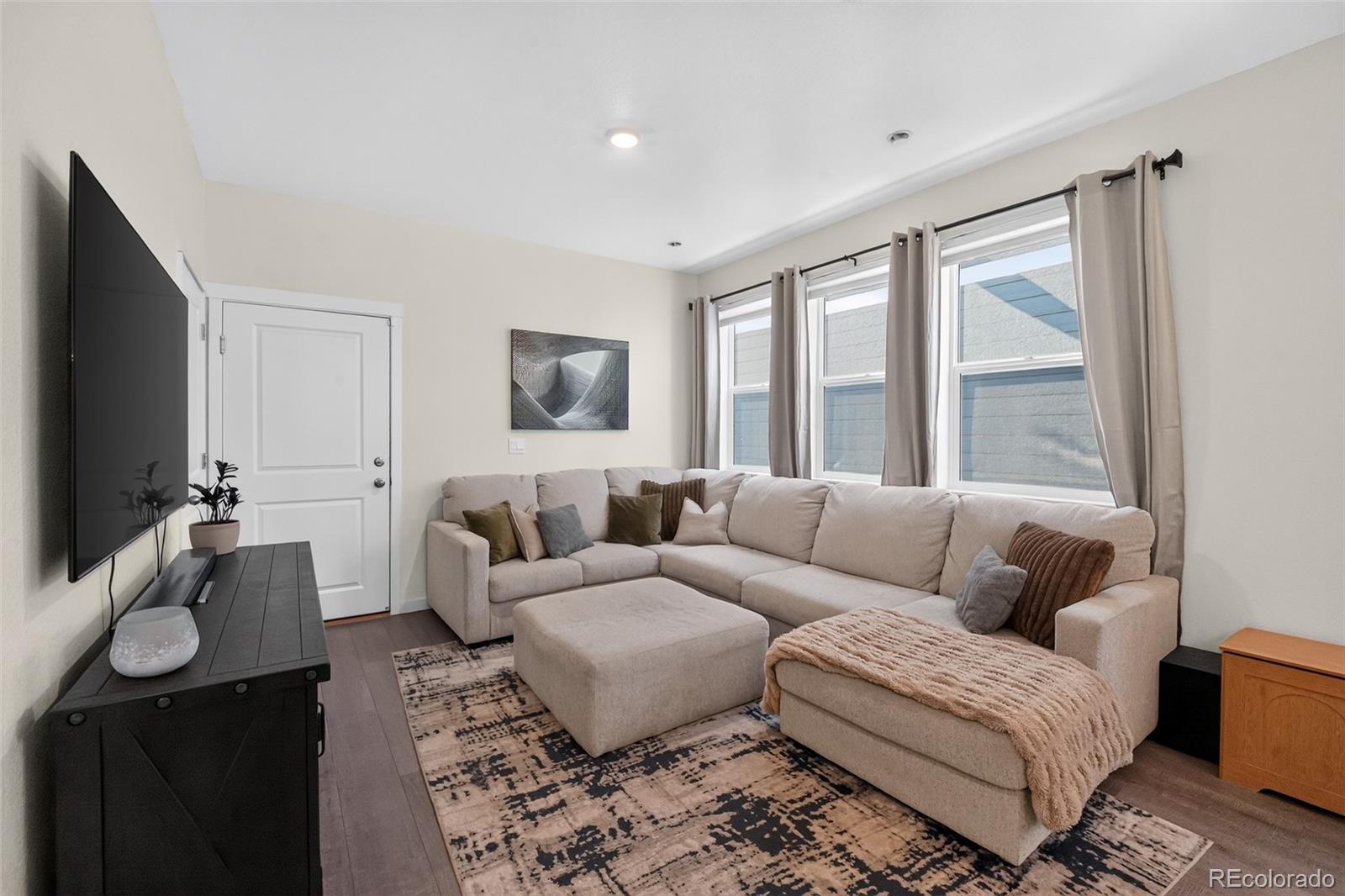 MLS Image #11 for 592  thoroughbred lane,johnstown, Colorado