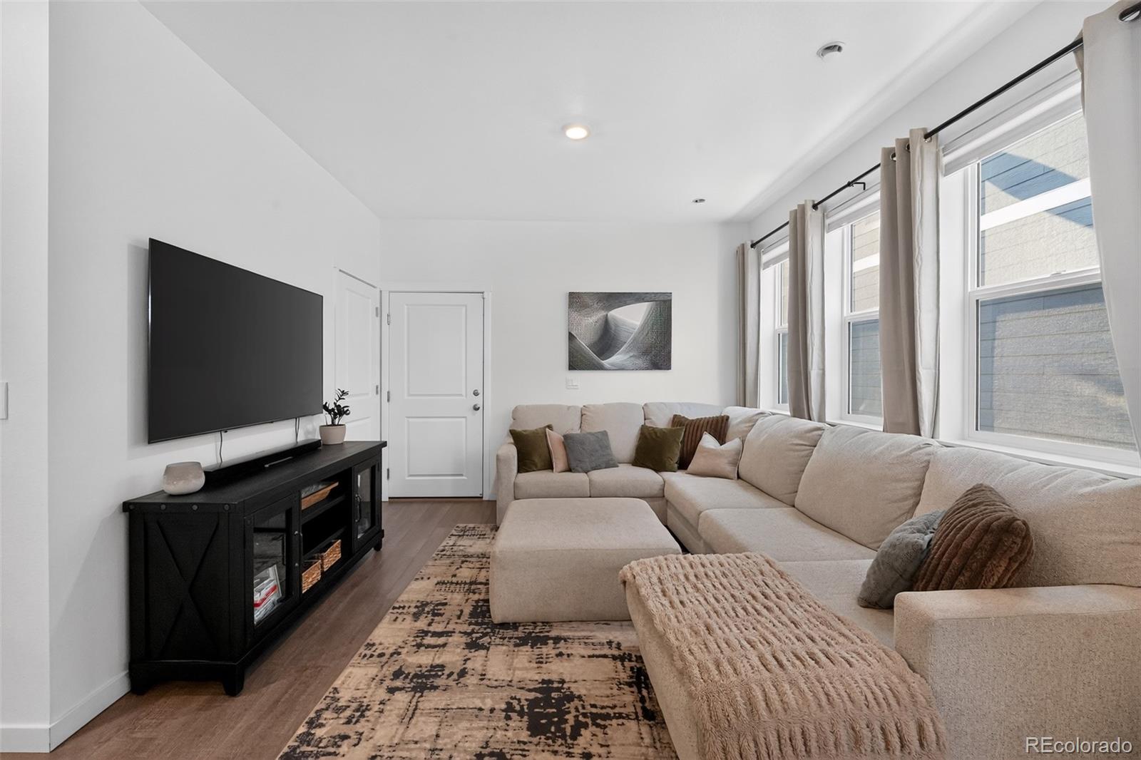 MLS Image #13 for 592  thoroughbred lane,johnstown, Colorado
