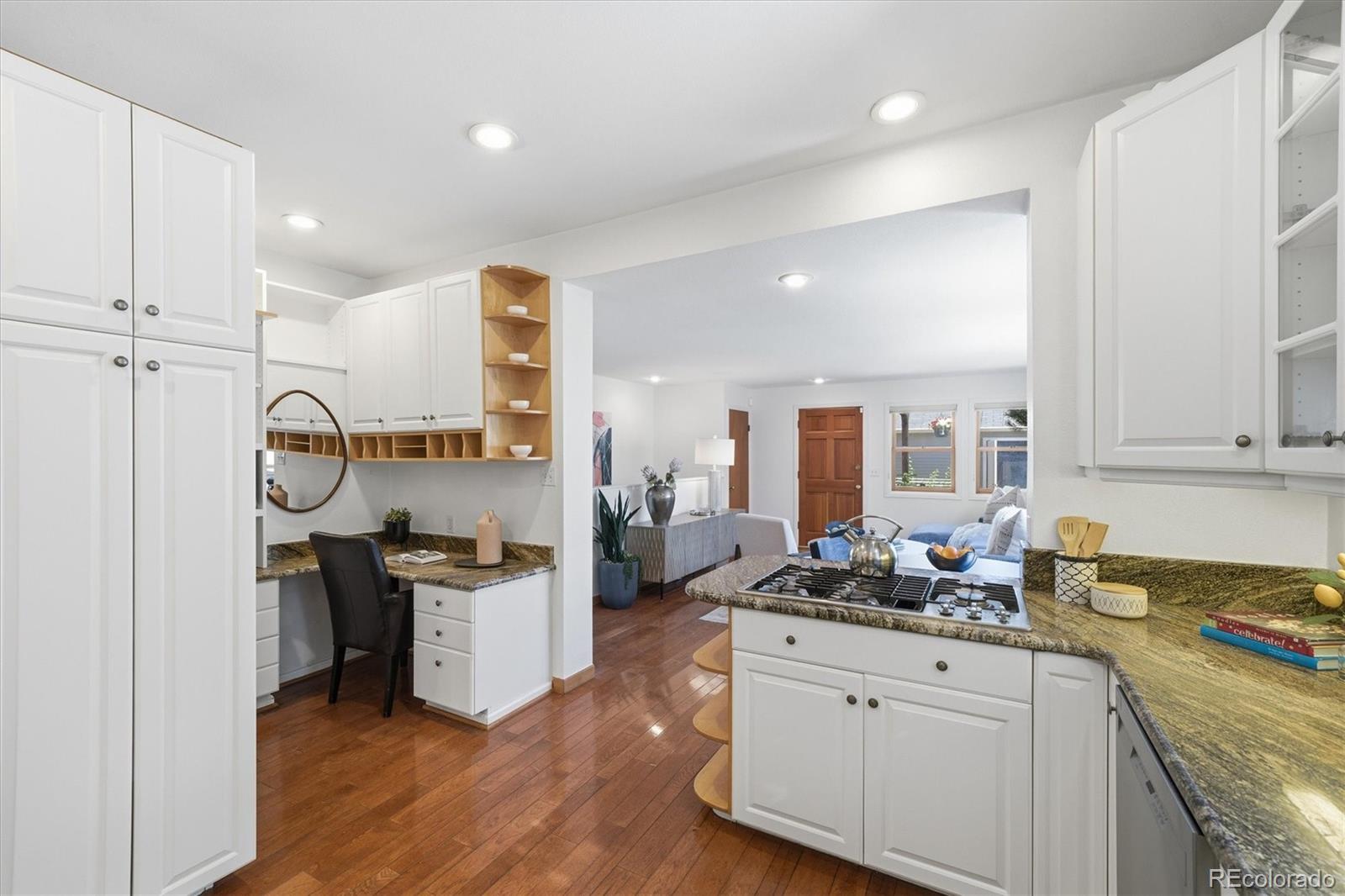 MLS Image #10 for 942 s pennsylvania street,denver, Colorado