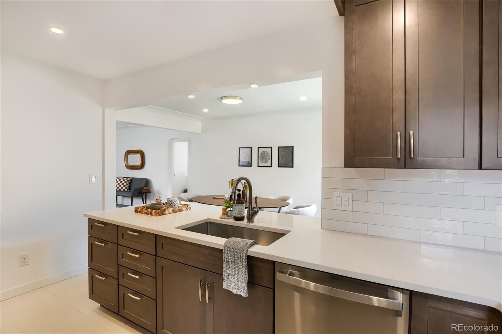 MLS Image #17 for 940  magnolia street,denver, Colorado