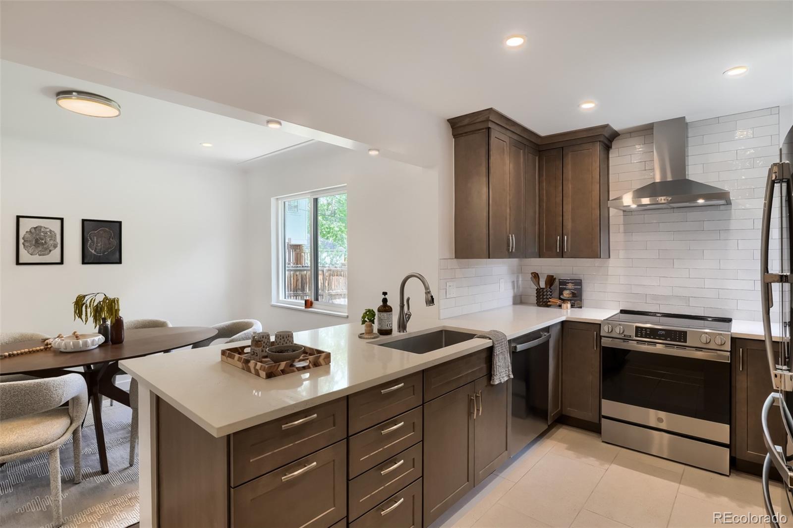 MLS Image #4 for 940  magnolia street,denver, Colorado