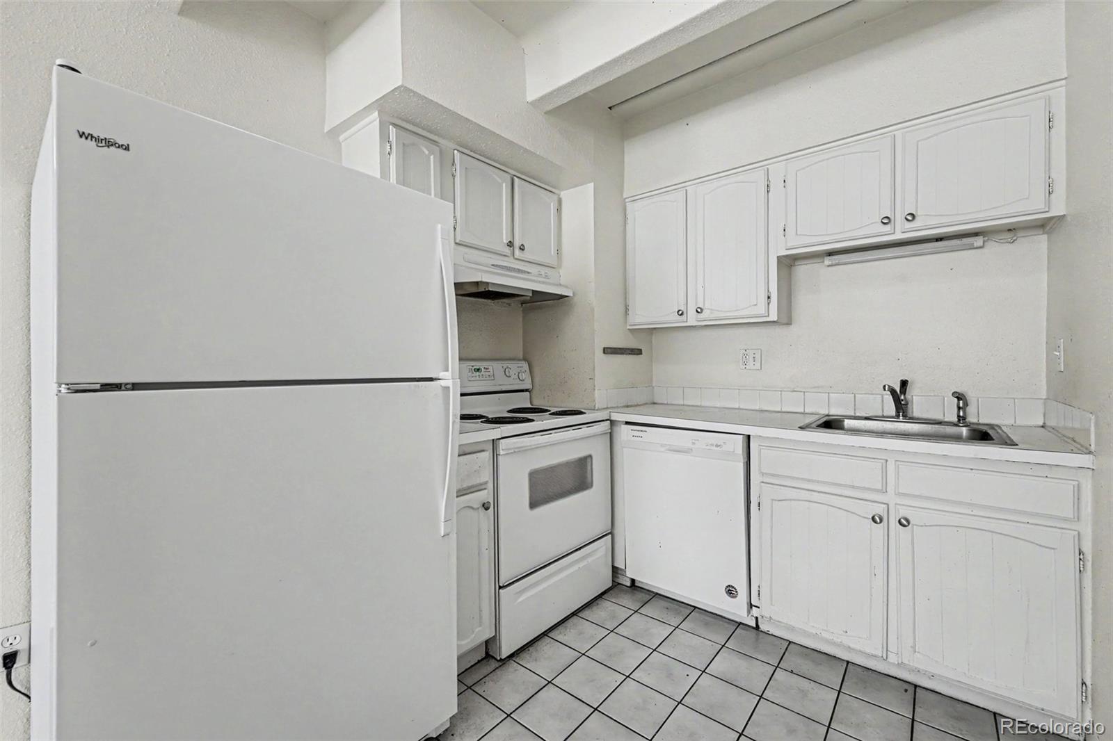 MLS Image #6 for 590 n logan street 206,denver, Colorado