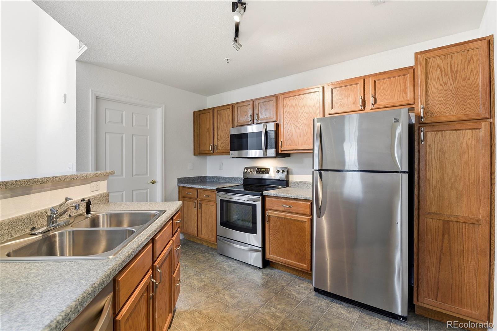 MLS Image #2 for 5733 n gibralter way,aurora, Colorado