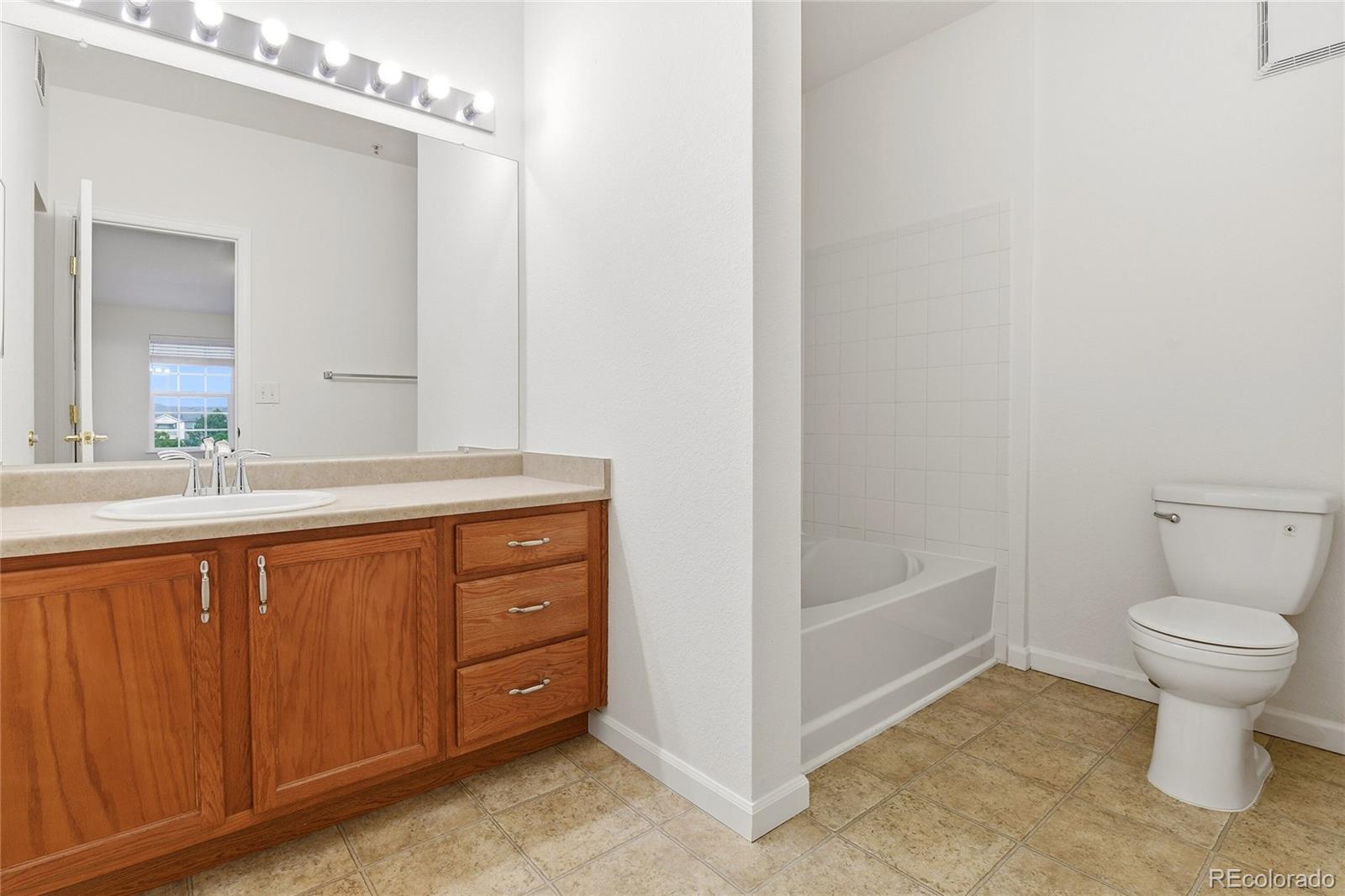 MLS Image #5 for 5733 n gibralter way,aurora, Colorado