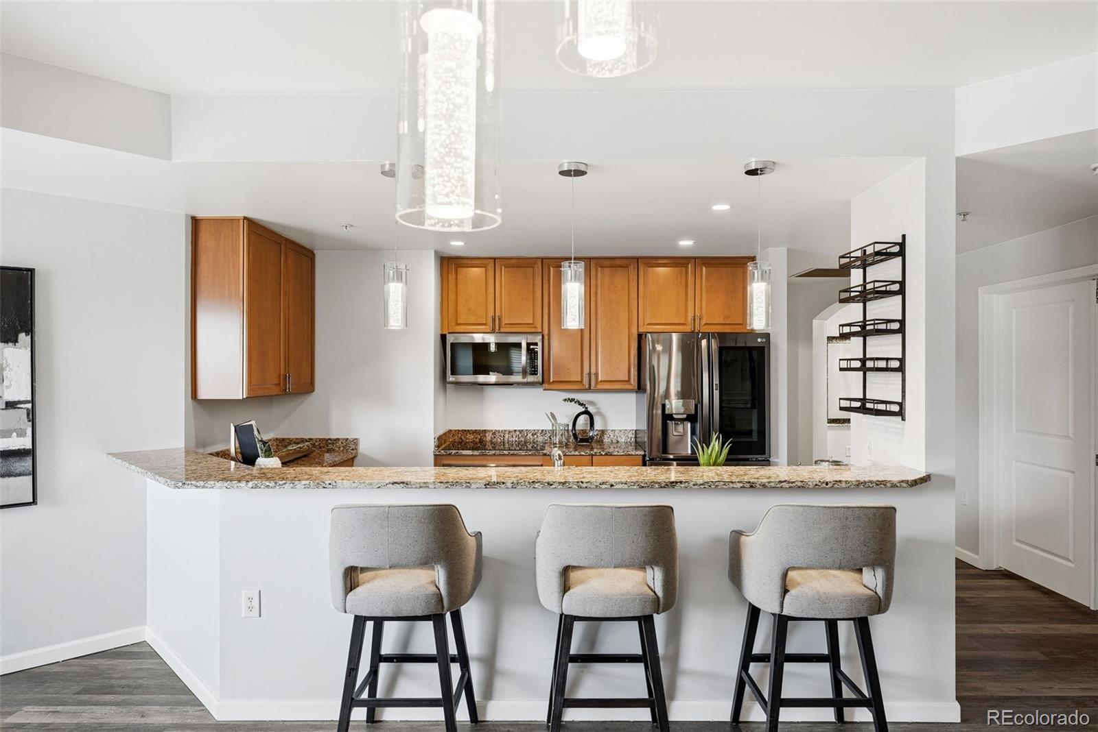MLS Image #11 for 925 n lincoln street,denver, Colorado