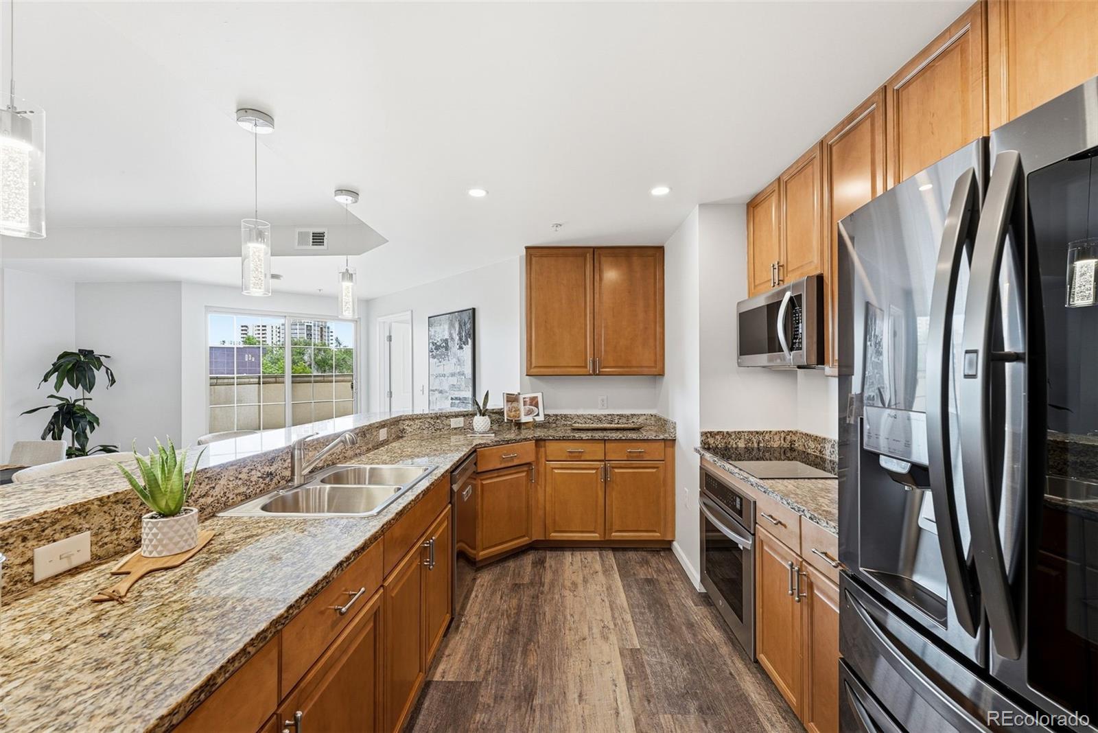 MLS Image #13 for 925 n lincoln street,denver, Colorado